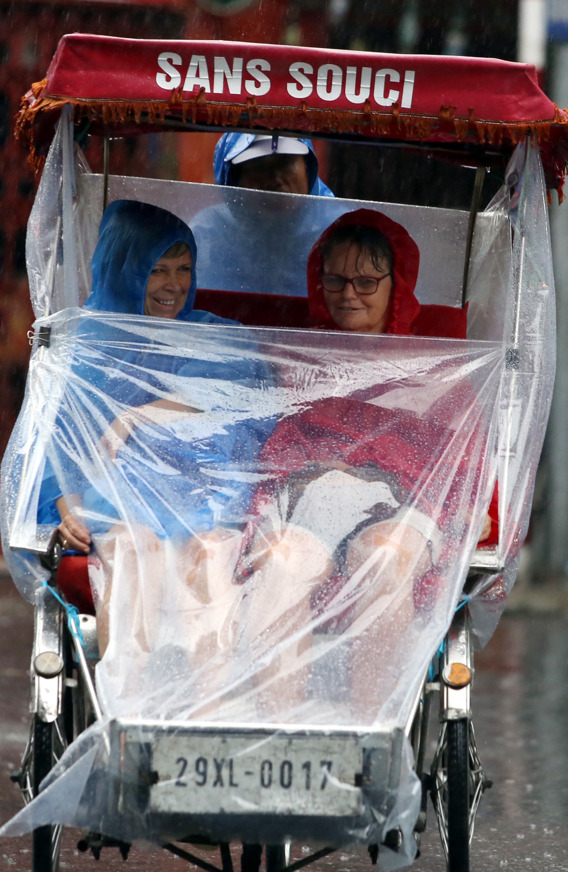 Bao so 3 anh huong den Ha Noi anh 3