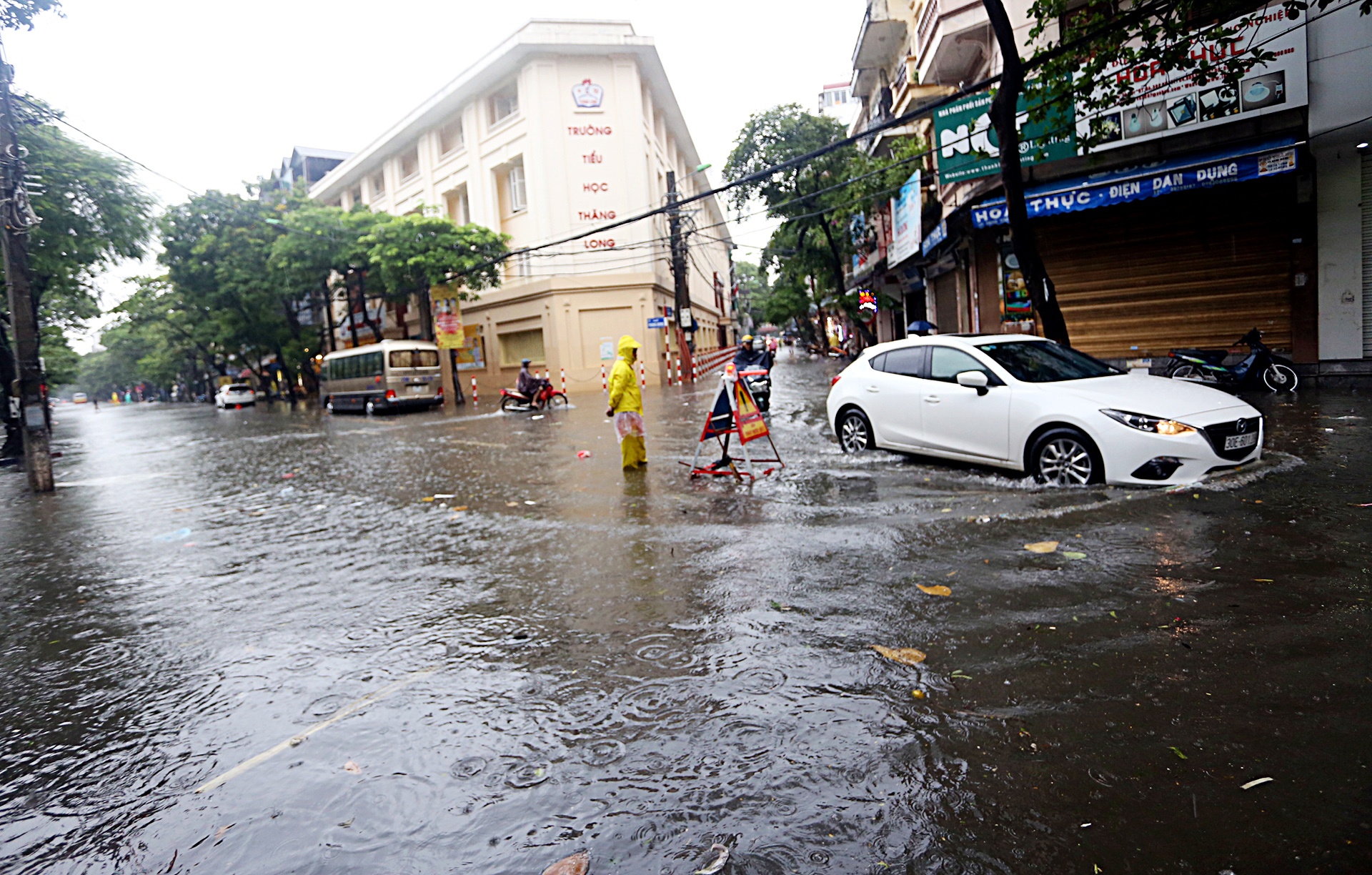 Bao so 3 anh huong den Ha Noi anh 5