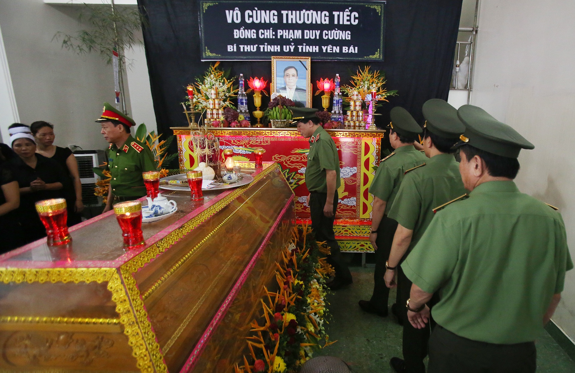 Bi thu tinh Yen Bai bi ban anh 7