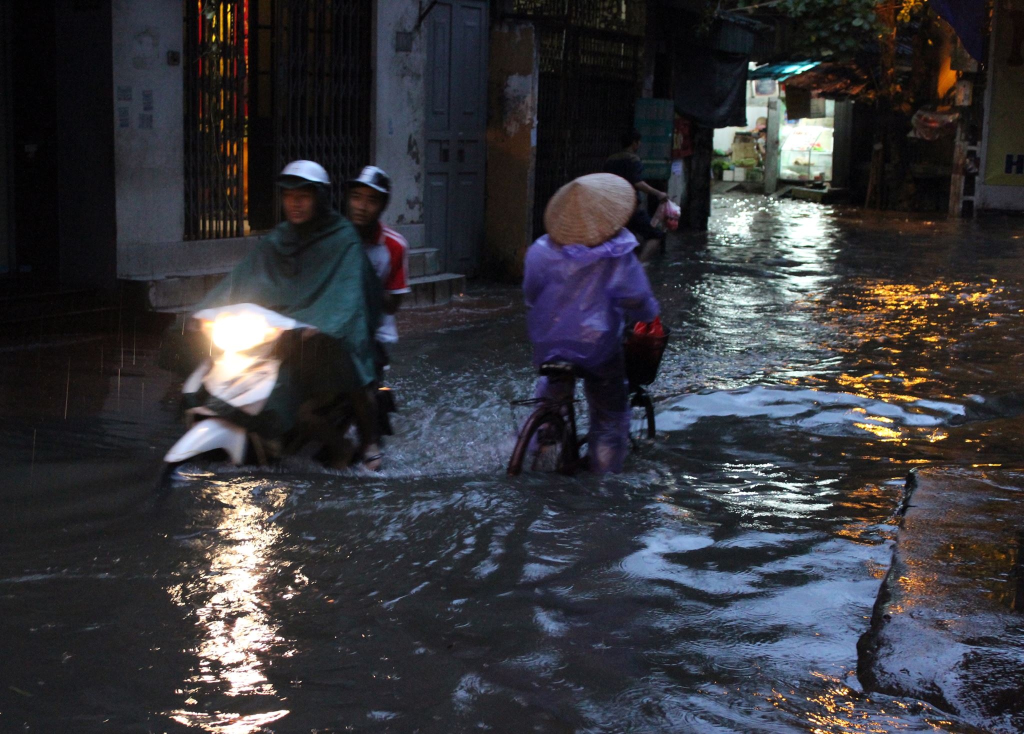 Bao so 3 anh huong den Ha Noi anh 13