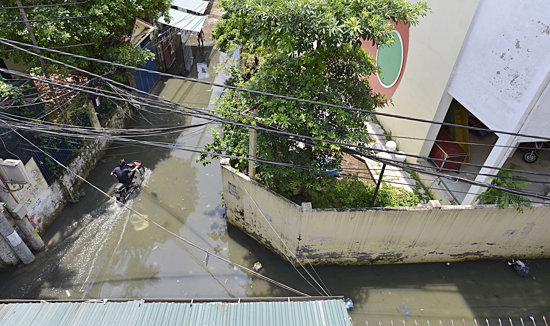 Khu dan cu ngap 5 ngay lien tuc o Ha Noi anh 1
