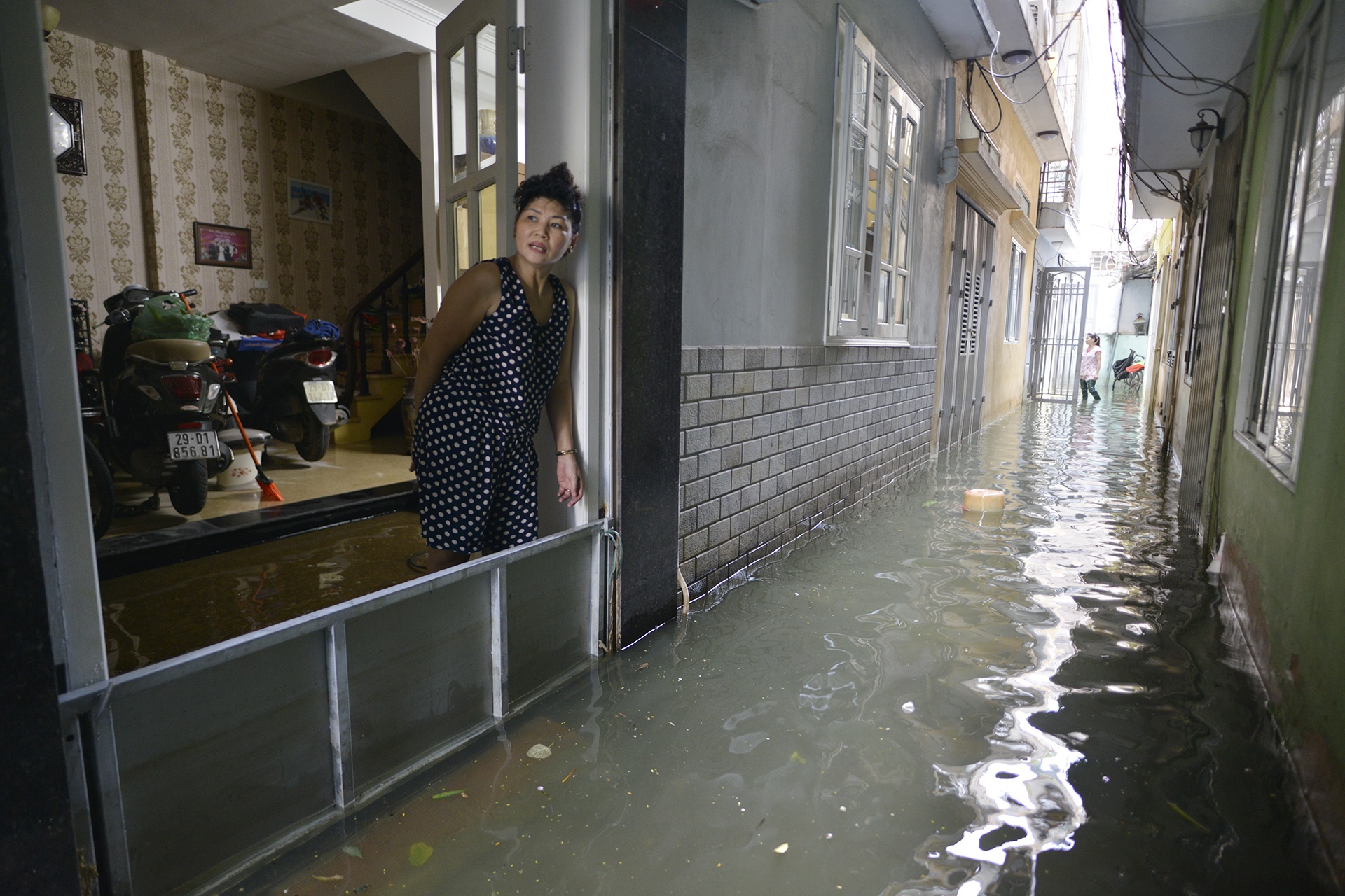 Khu dan cu ngap 5 ngay lien tuc o Ha Noi anh 2