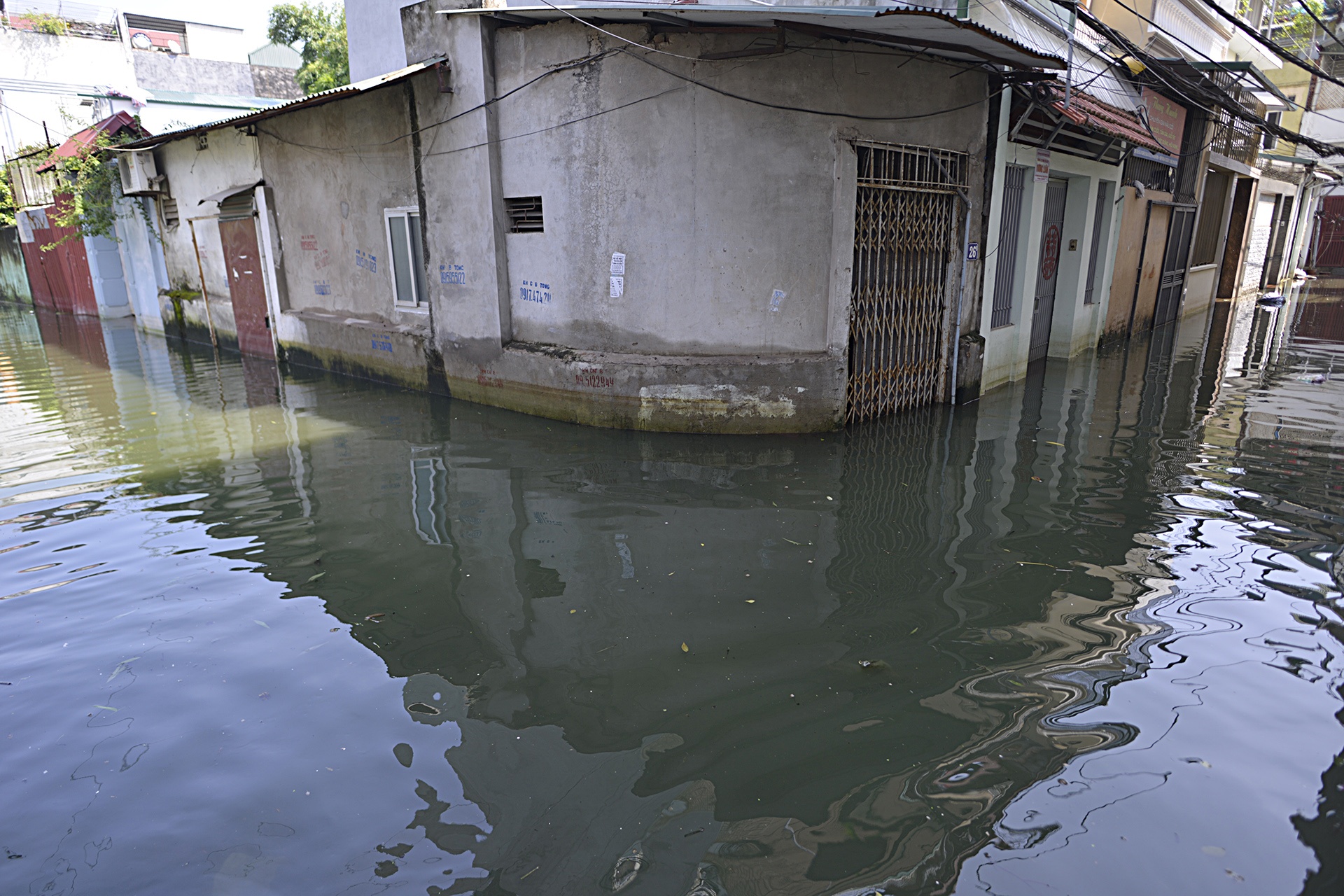 Khu dan cu ngap 5 ngay lien tuc o Ha Noi anh 5