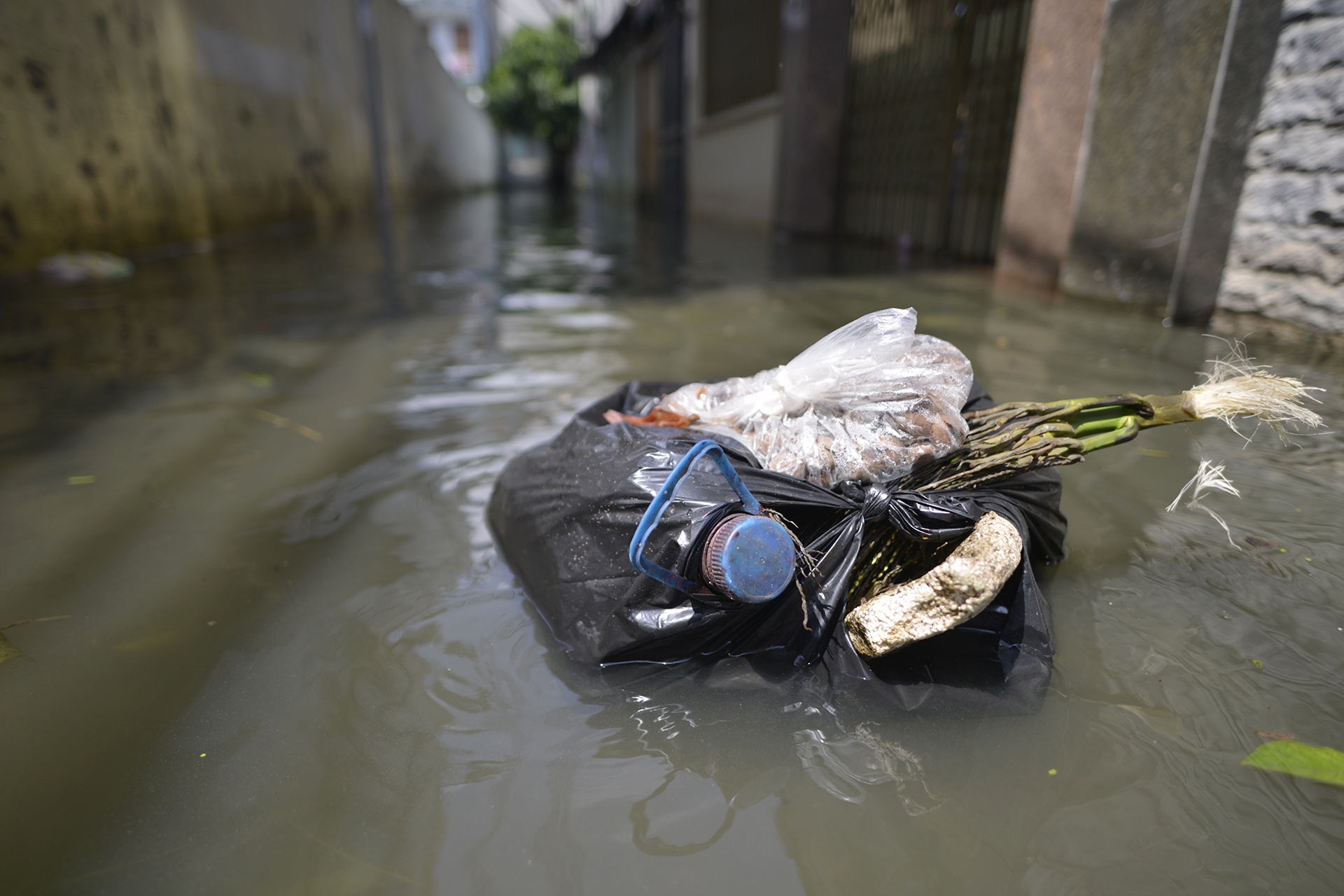 Khu dan cu ngap 5 ngay lien tuc o Ha Noi anh 9