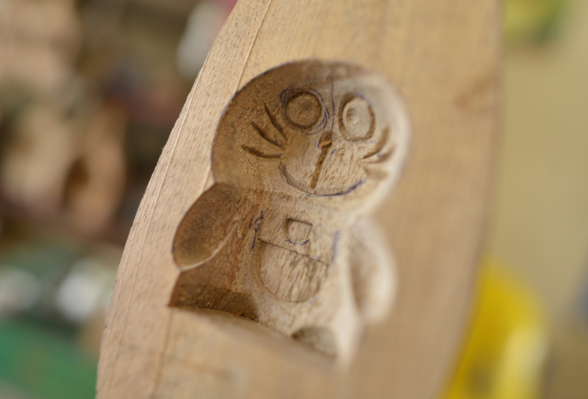 nguoi dan ong lam khuon banh trung thu anh 11