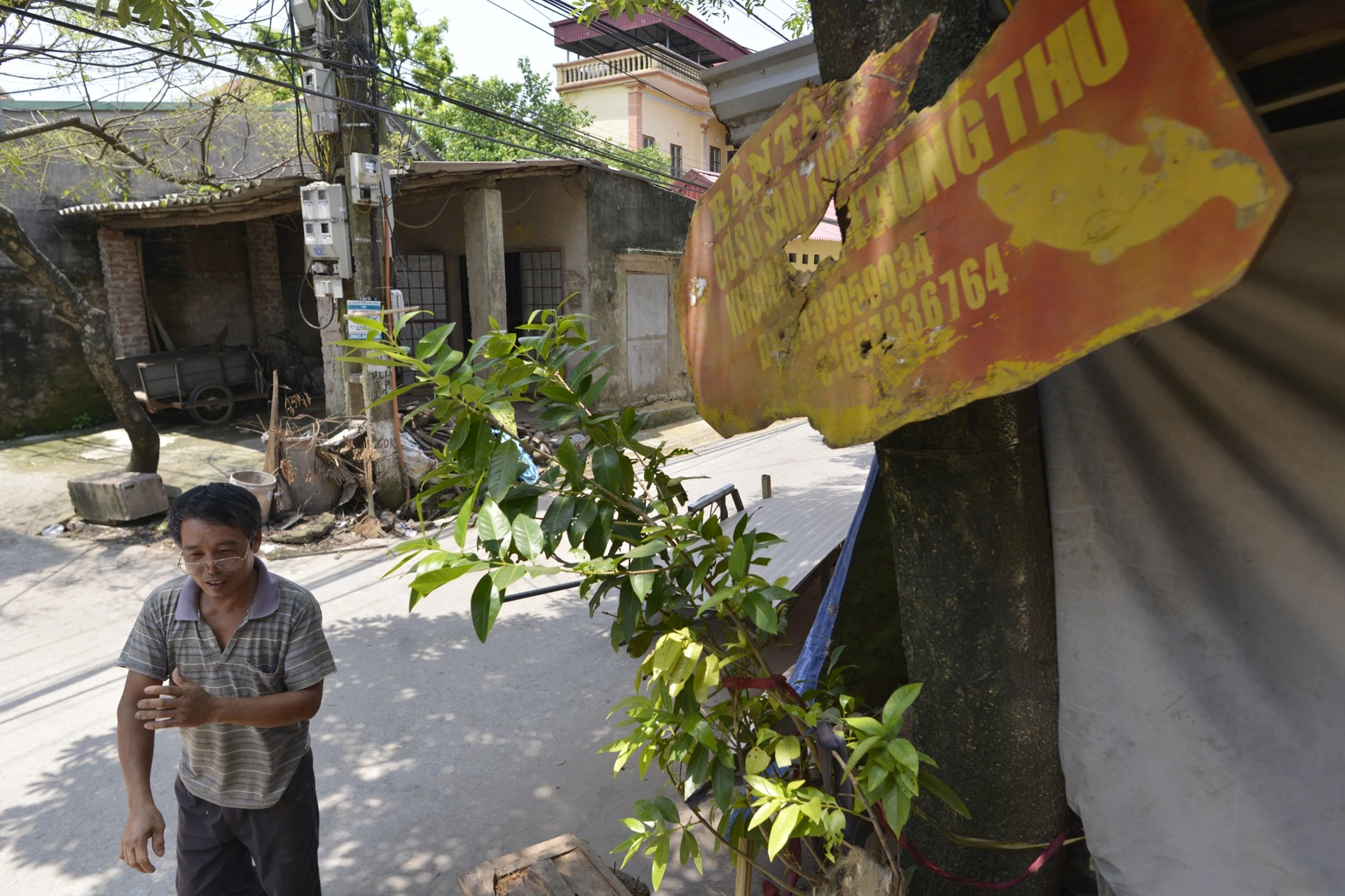 nguoi dan ong lam khuon banh trung thu anh 2