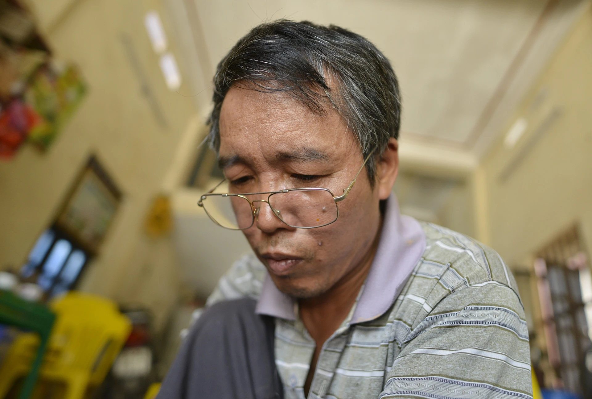 nguoi dan ong lam khuon banh trung thu anh 4