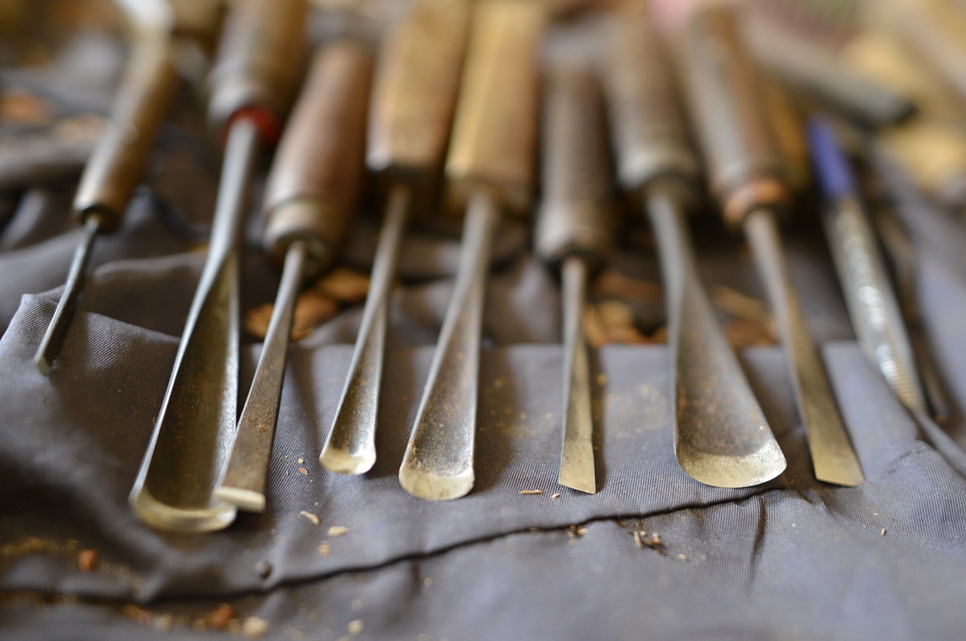 nguoi dan ong lam khuon banh trung thu anh 5