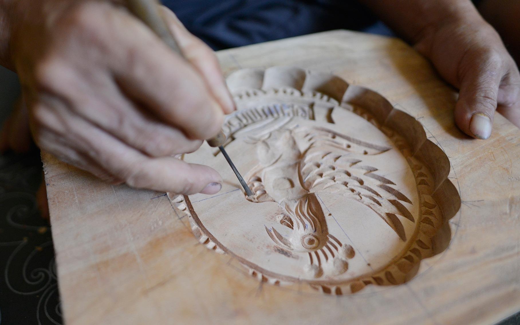 Nghe nhan 30 nam lam khuon banh trung thu hinh anh