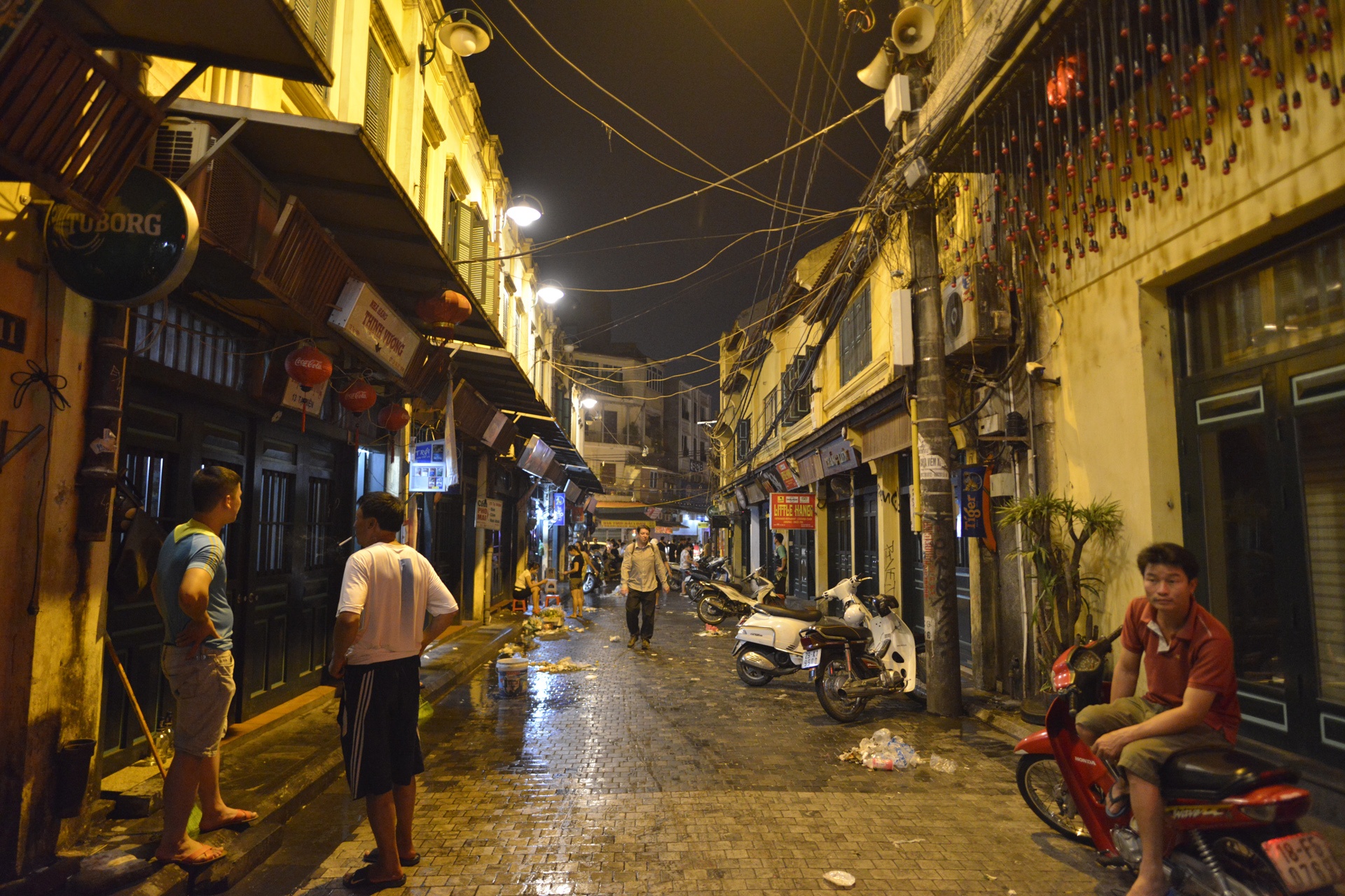 Cong an nhac nho quan bar mo cua sau 0h anh 1