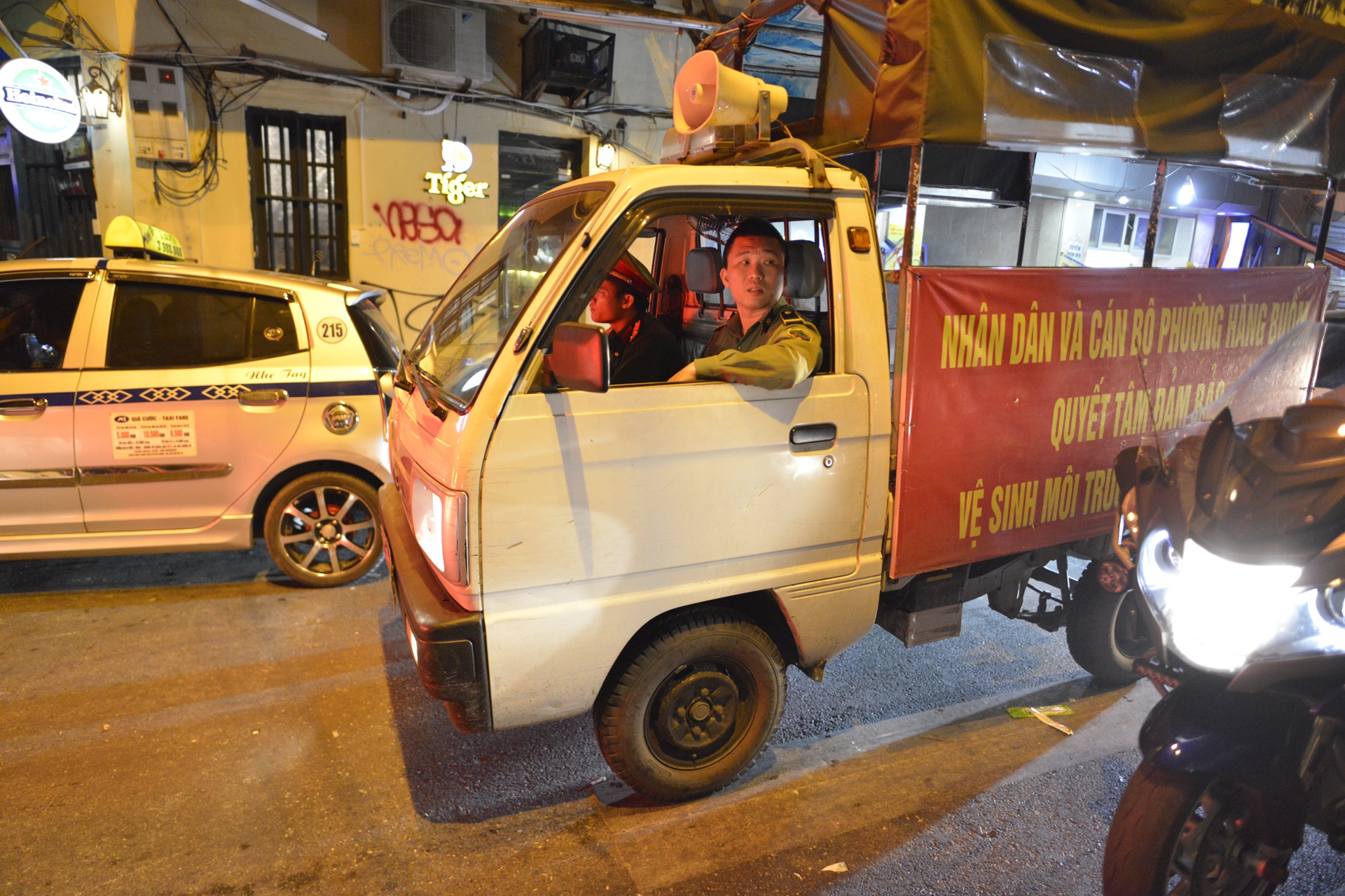 Cong an nhac nho quan bar mo cua sau 0h anh 5