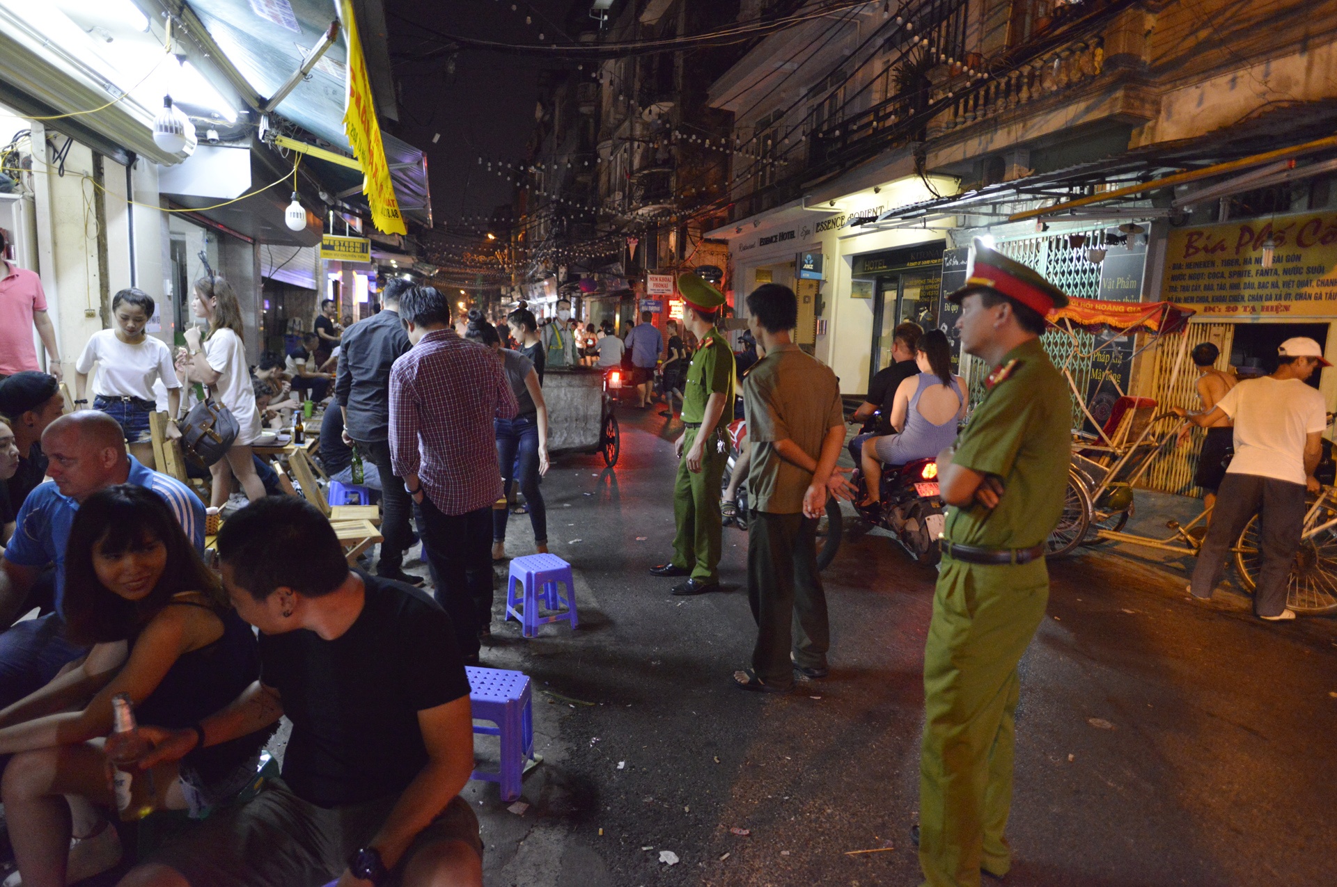 Cong an nhac nho quan bar mo cua sau 0h anh 7