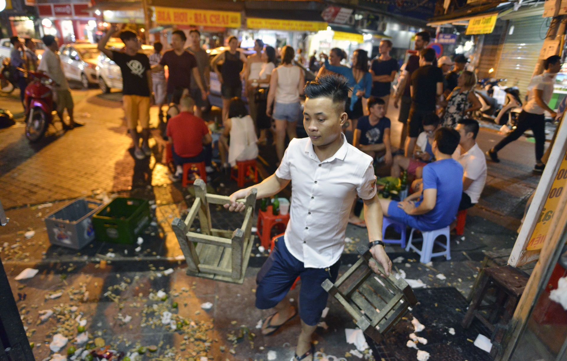 Cong an nhac nho quan bar mo cua sau 0h anh 8