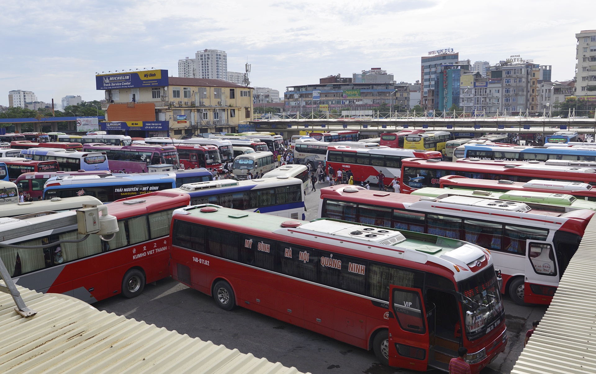 ben xe My Dinh dong nghit nguoi dip 2/9 anh 1
