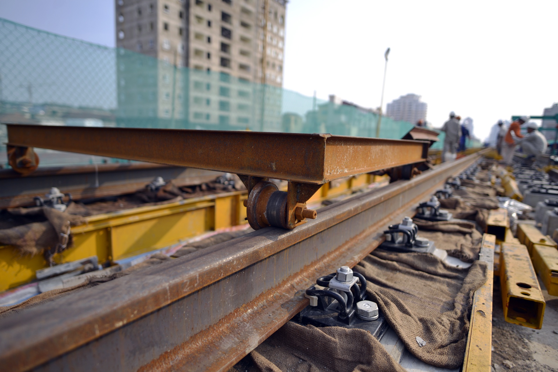 Duong ray duoc lap dat tai du an duong sat tren ca anh 2