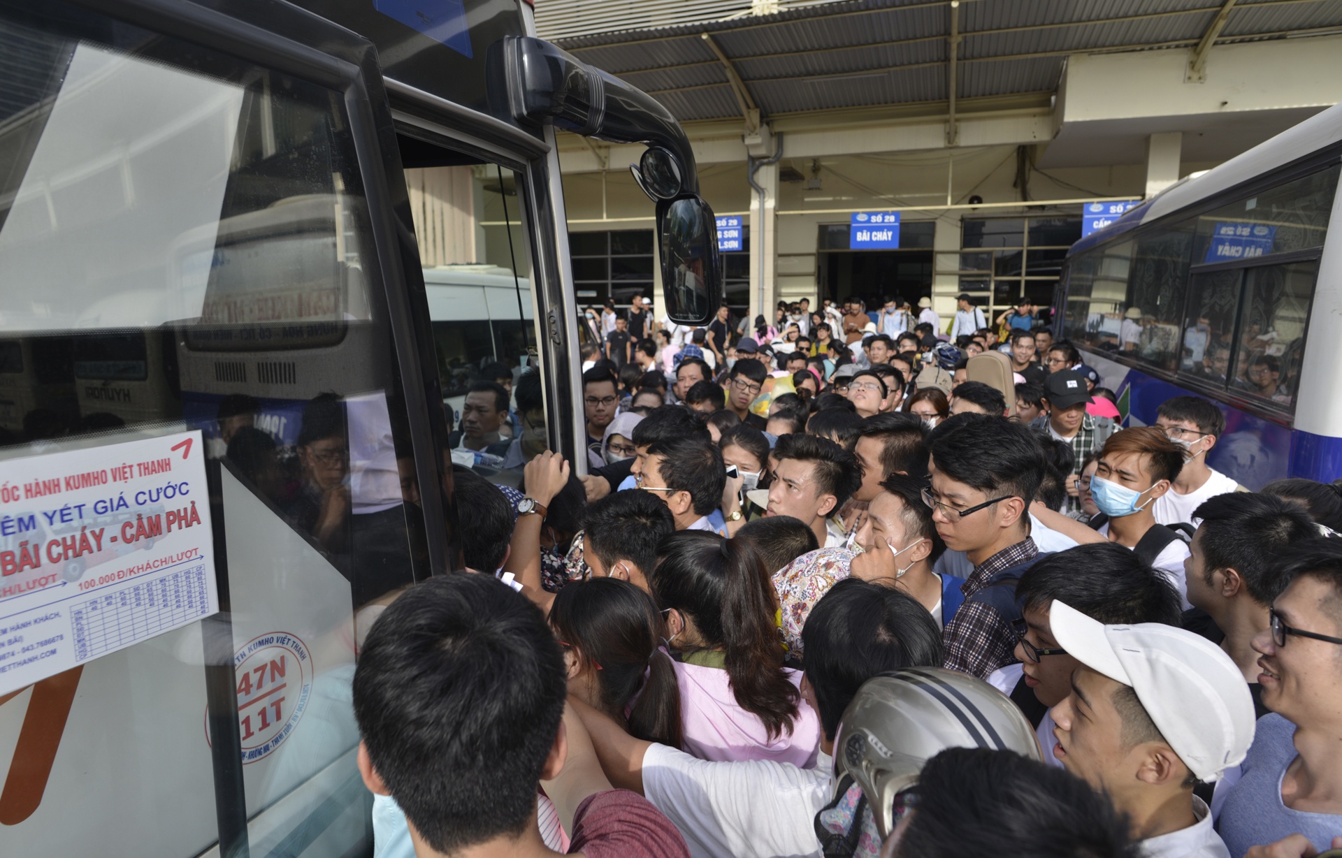 ben xe My Dinh dong nghit nguoi dip 2/9 anh 2