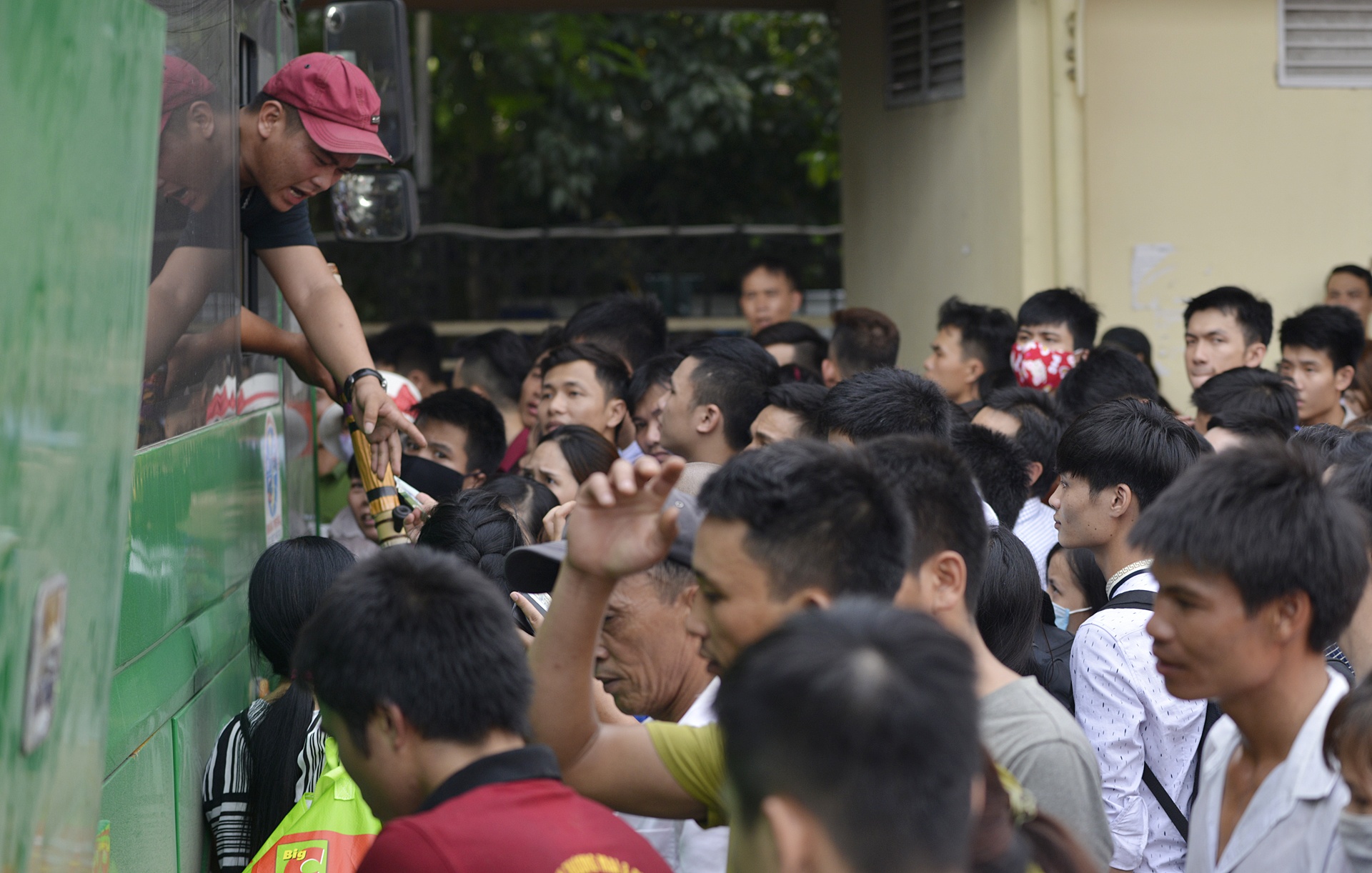 ben xe My Dinh dong nghit nguoi dip 2/9 anh 8