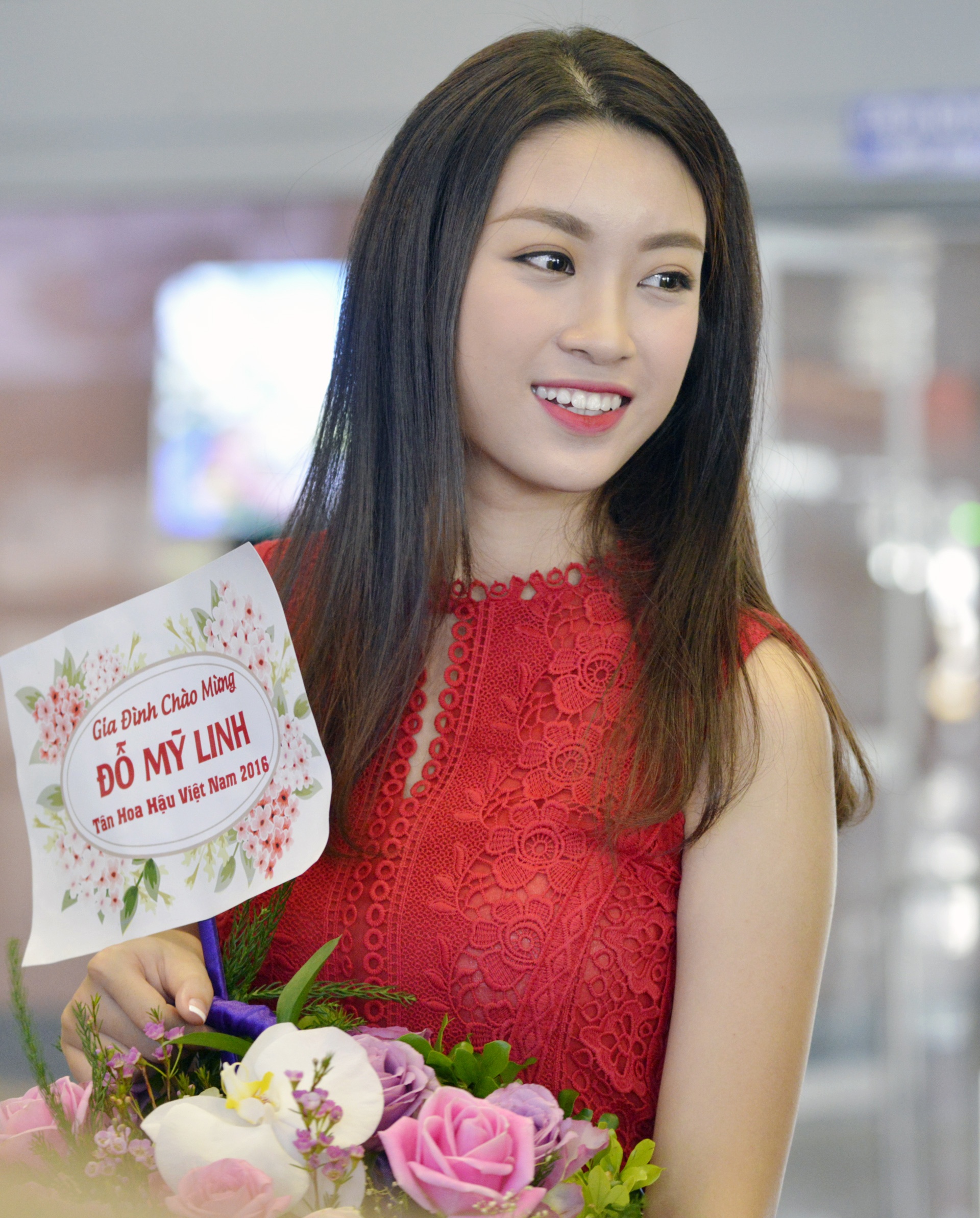 Hoa hau Do My Linh xinh xan tai san bay Noi Bai anh 3