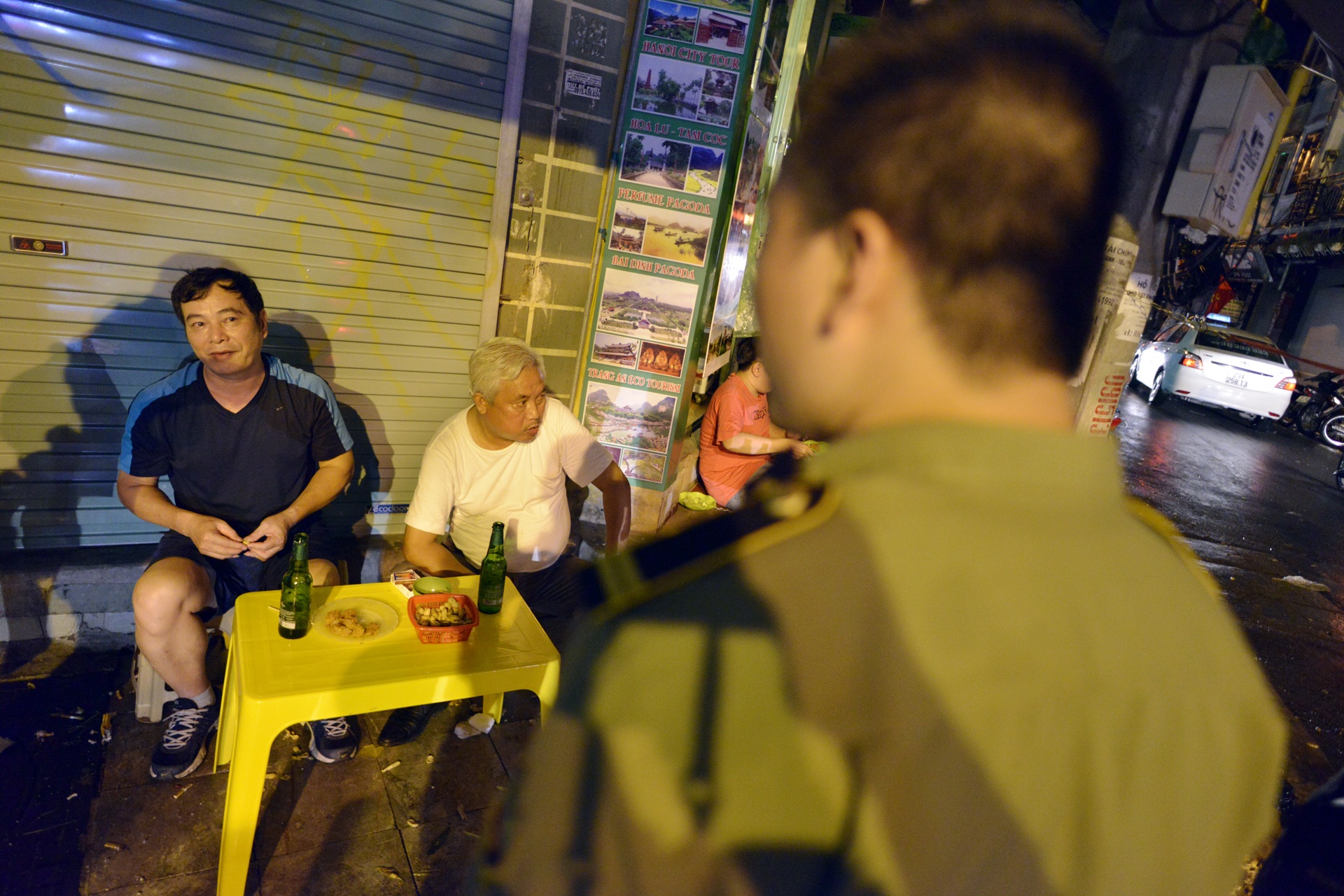 Ha Noi nhon nhip sau 0h anh 11