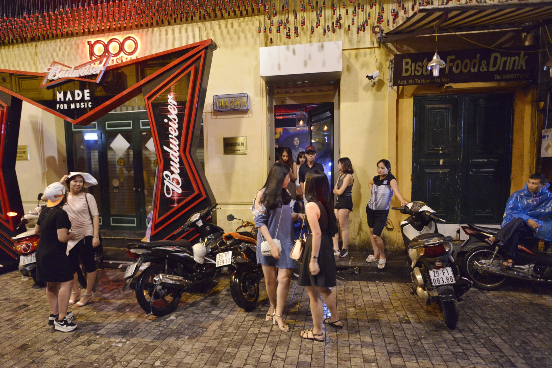 Ha Noi nhon nhip sau 0h anh 5