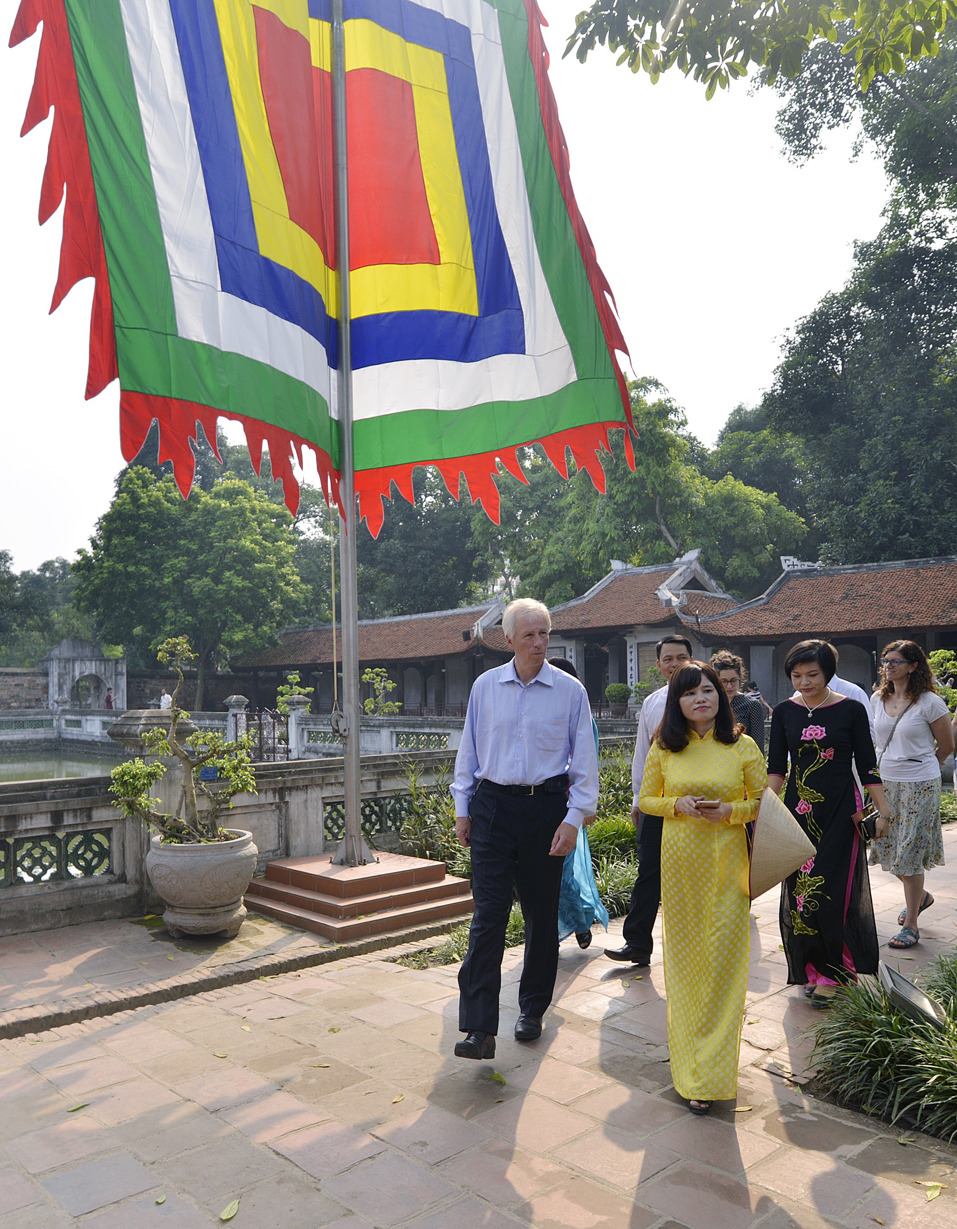 Bo truong Ngoai giao Canada so dau rua tai Van Mie anh 1