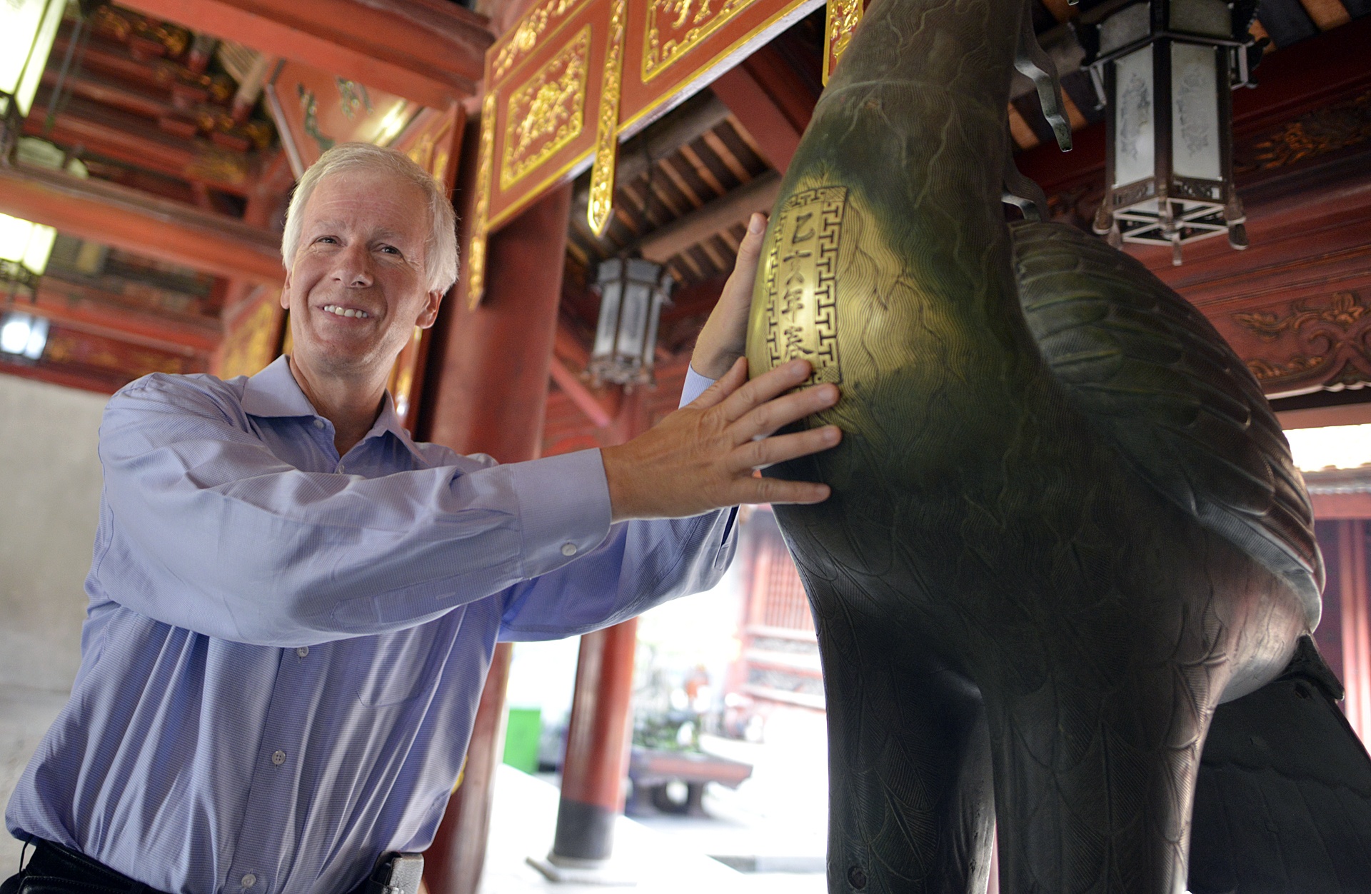 Ngoai truong Canada so dau rua tai Van Mieu hinh anh