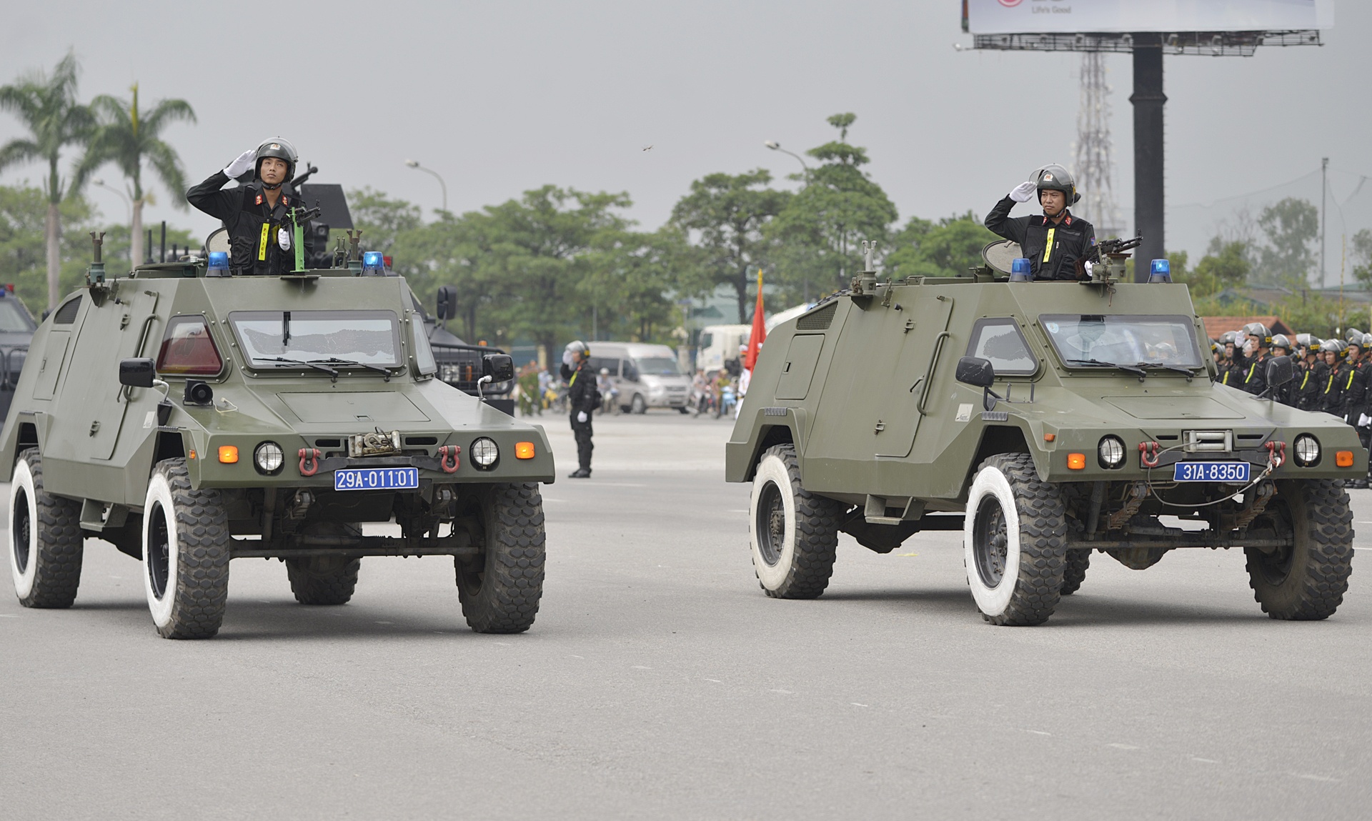 Dan xe cua canh sat co dong anh 11