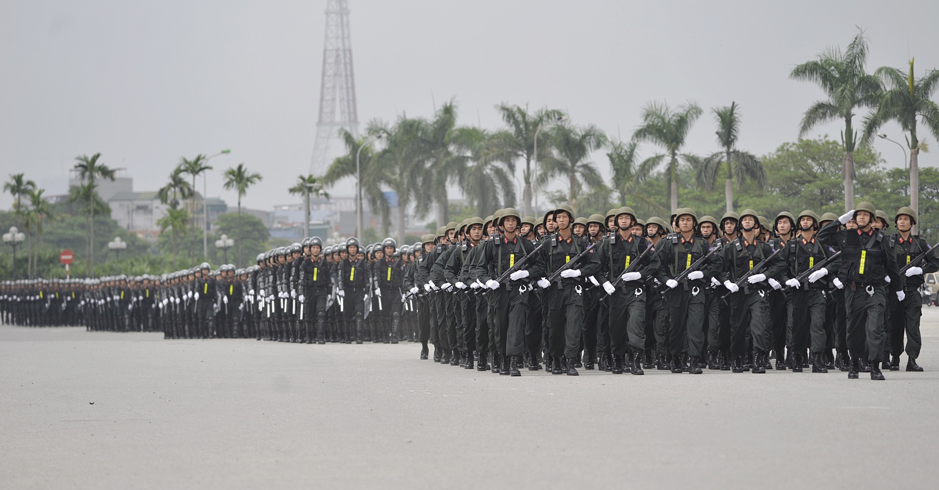 Dan xe cua canh sat co dong anh 2