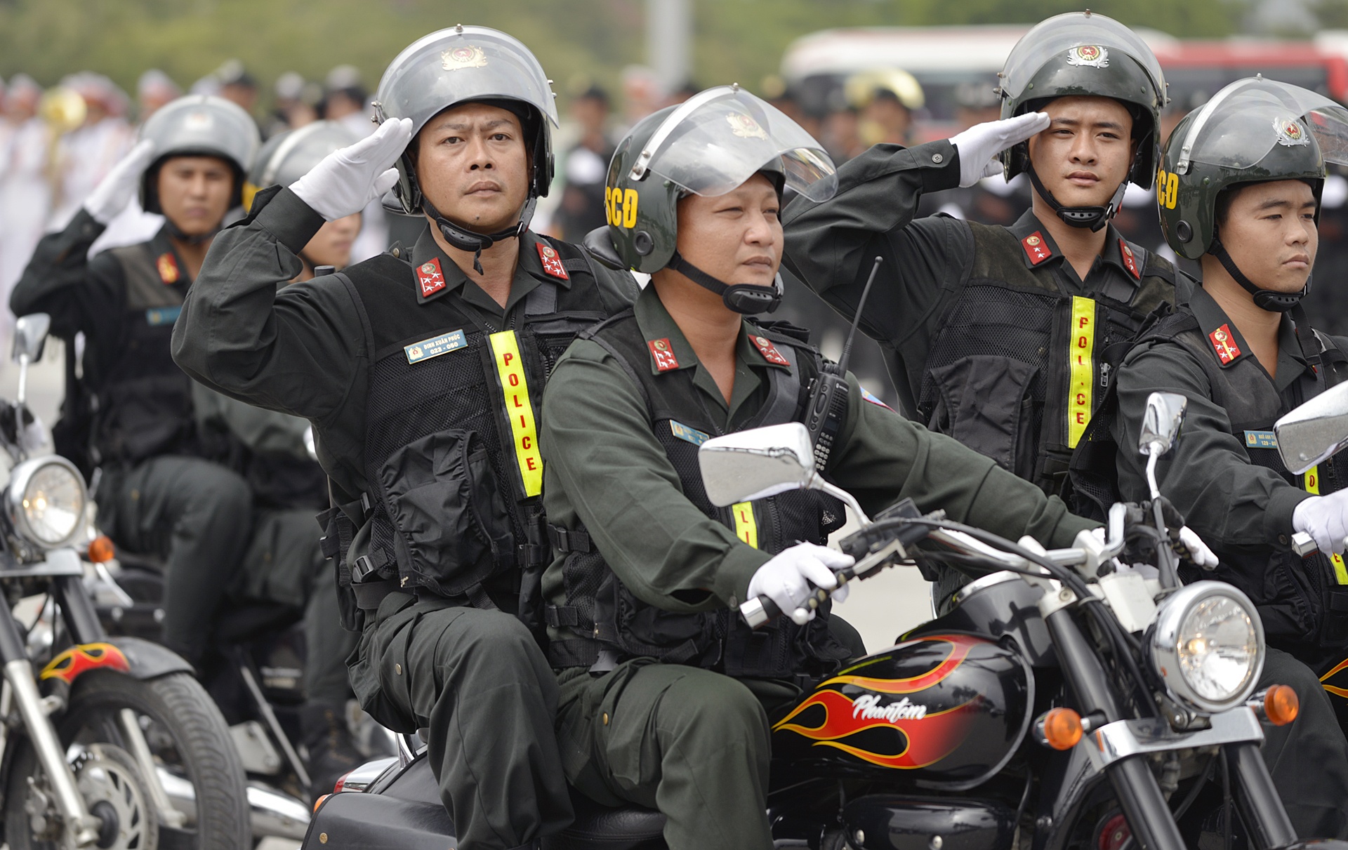 Dan xe cua canh sat co dong anh 8