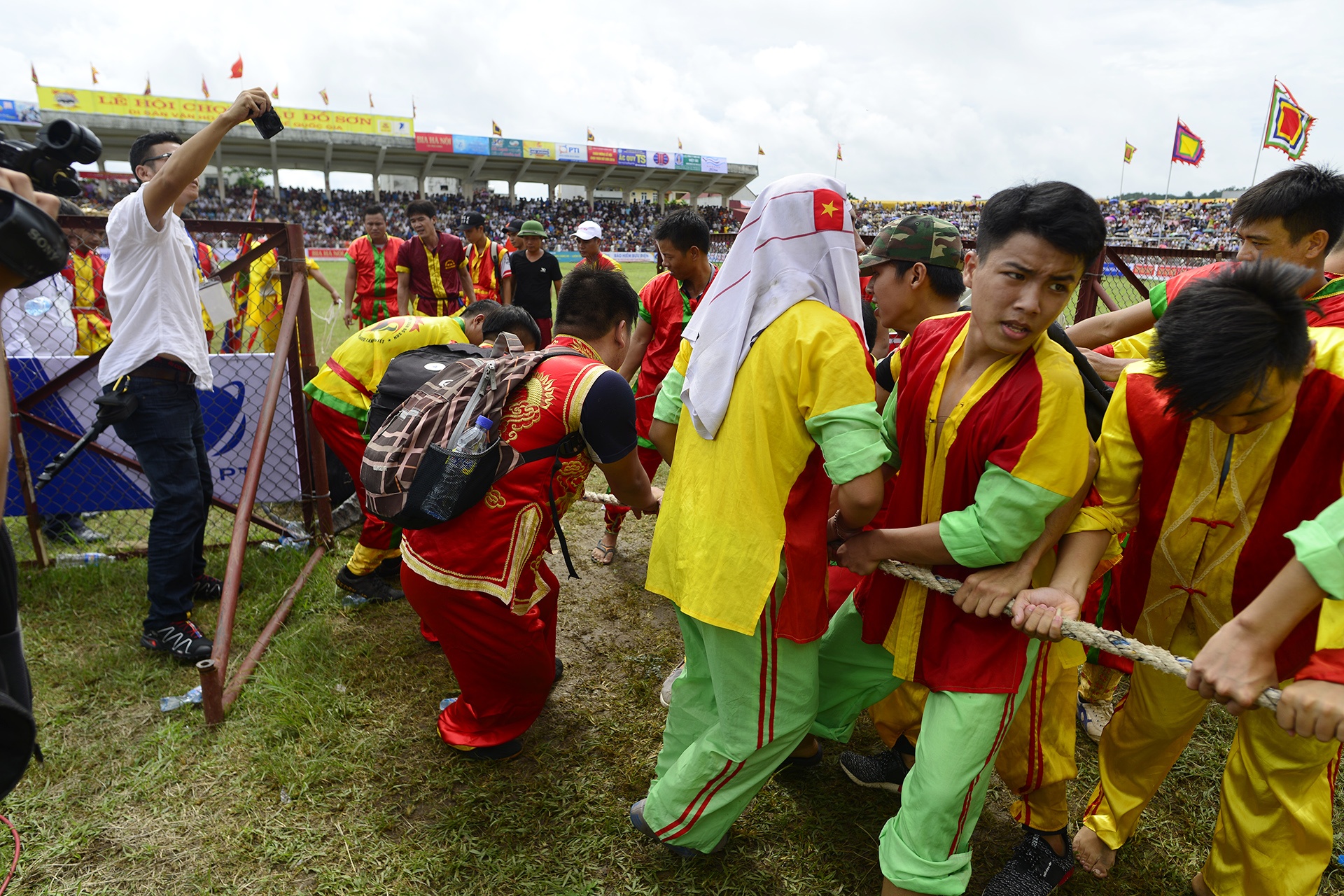 Trâu chọi Đồ Sơn bị húc chết khi mới xung trận ảnh 6 Trau choi Do Son bi huc chet khi moi xung tran anh 6