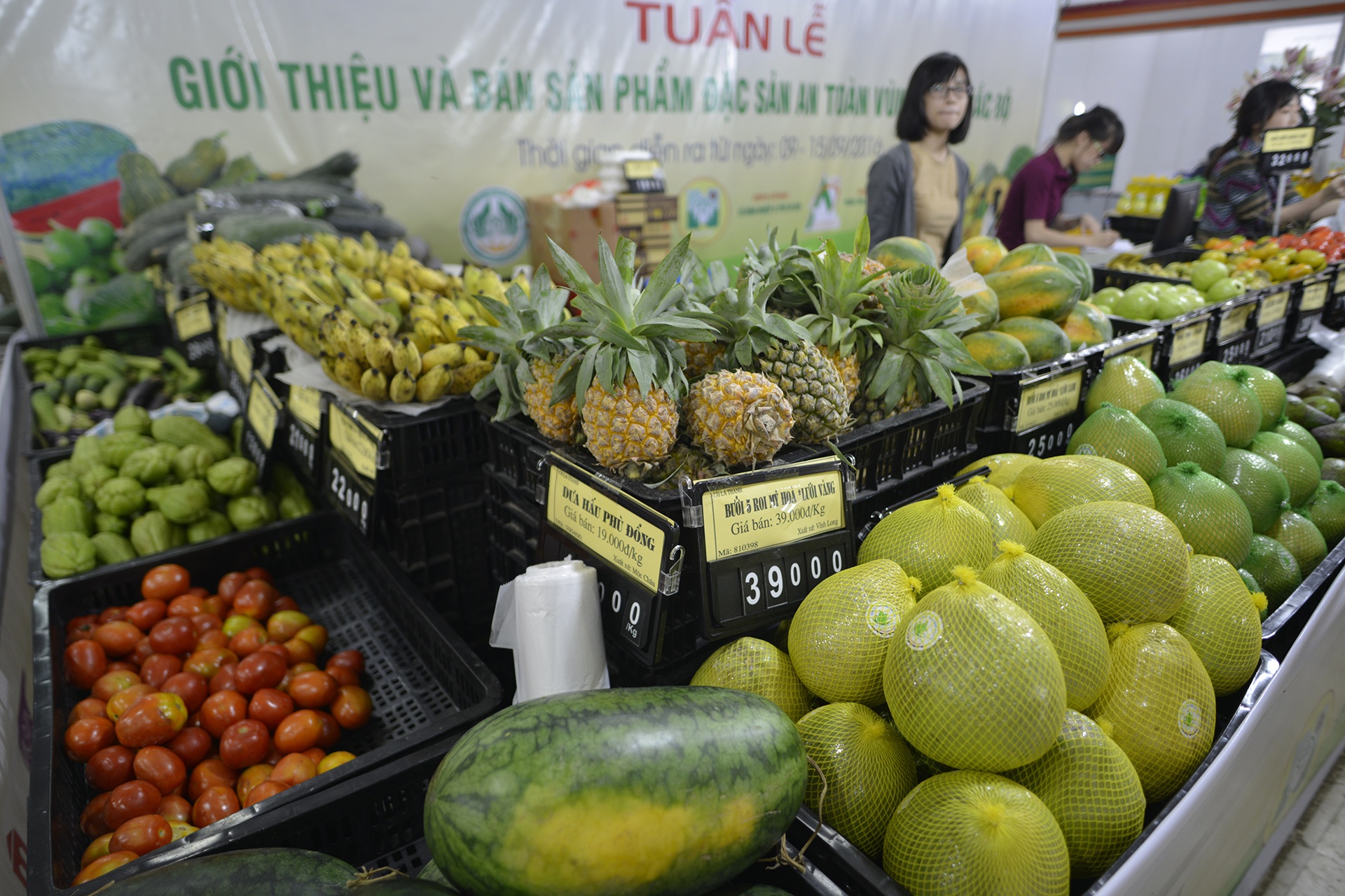 Nong san 4 mien hoi tu o Ha Noi anh 1