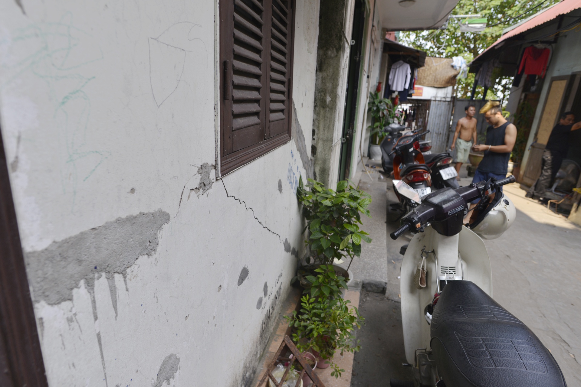 Mot ngoi nha bi do xuong song Hong anh 12