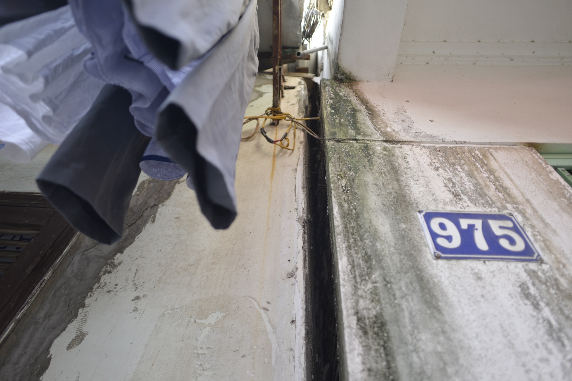 Mot ngoi nha bi do xuong song Hong anh 14