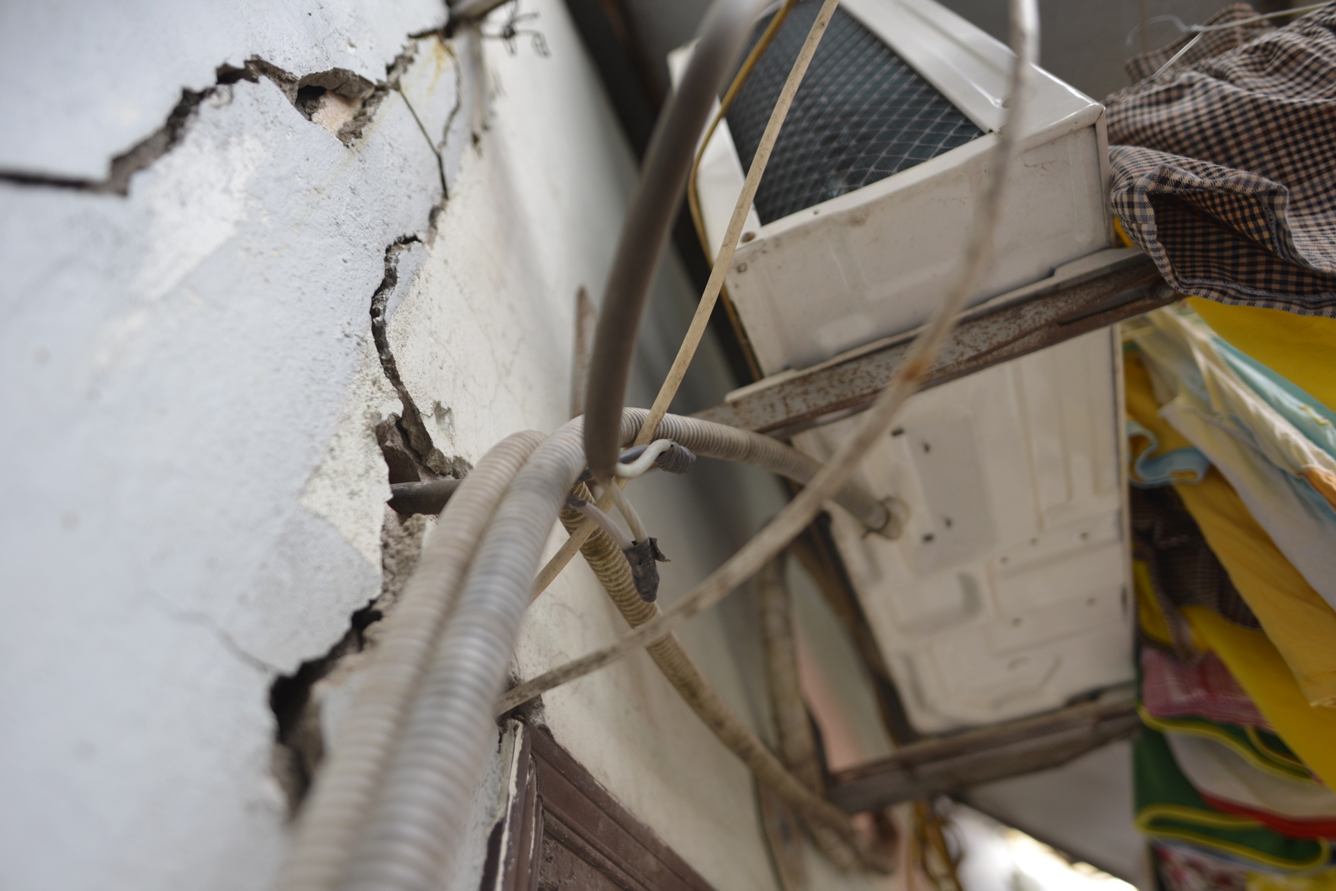 Mot ngoi nha bi do xuong song Hong anh 15