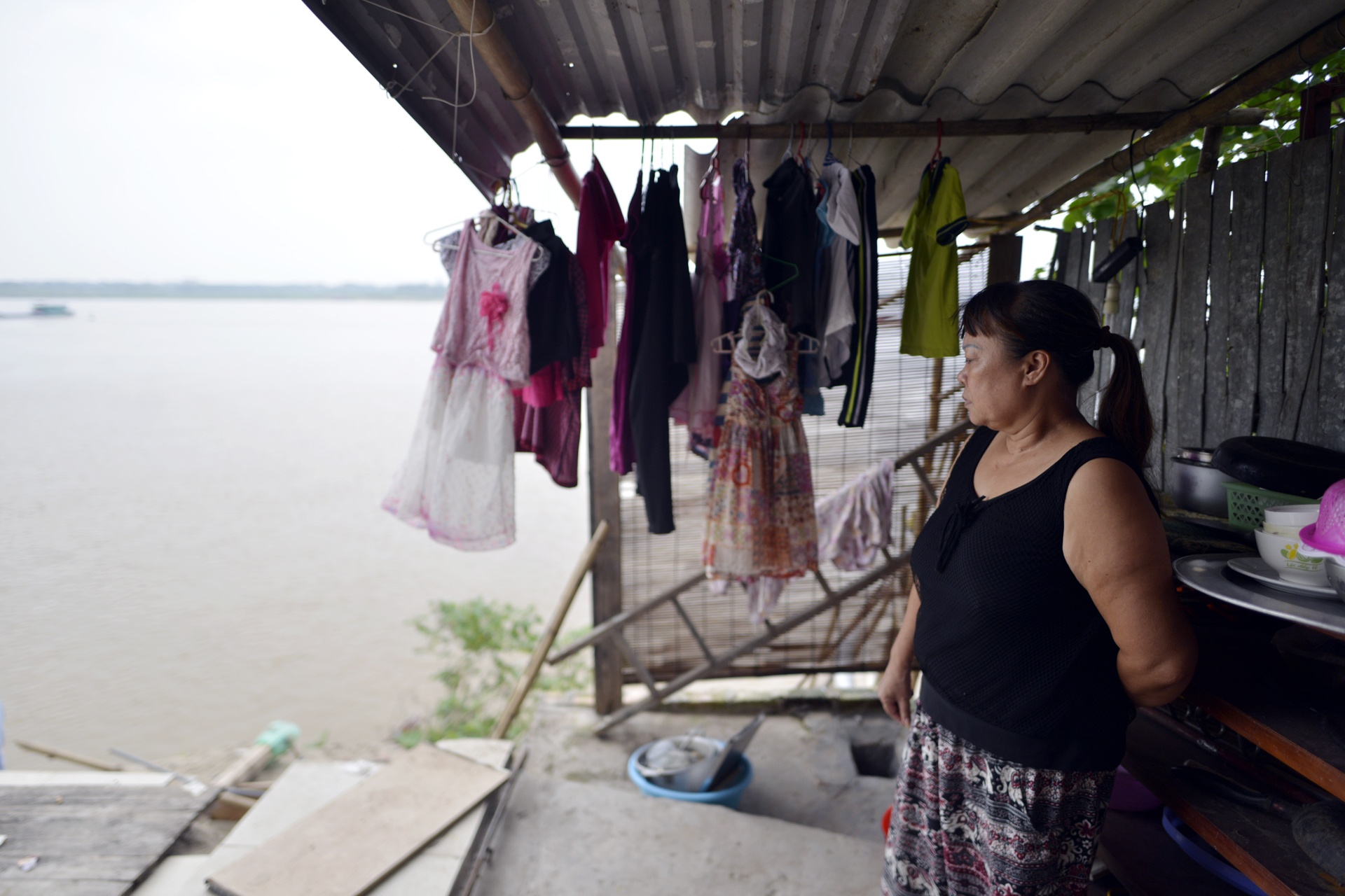 Mot ngoi nha bi do xuong song Hong anh 2