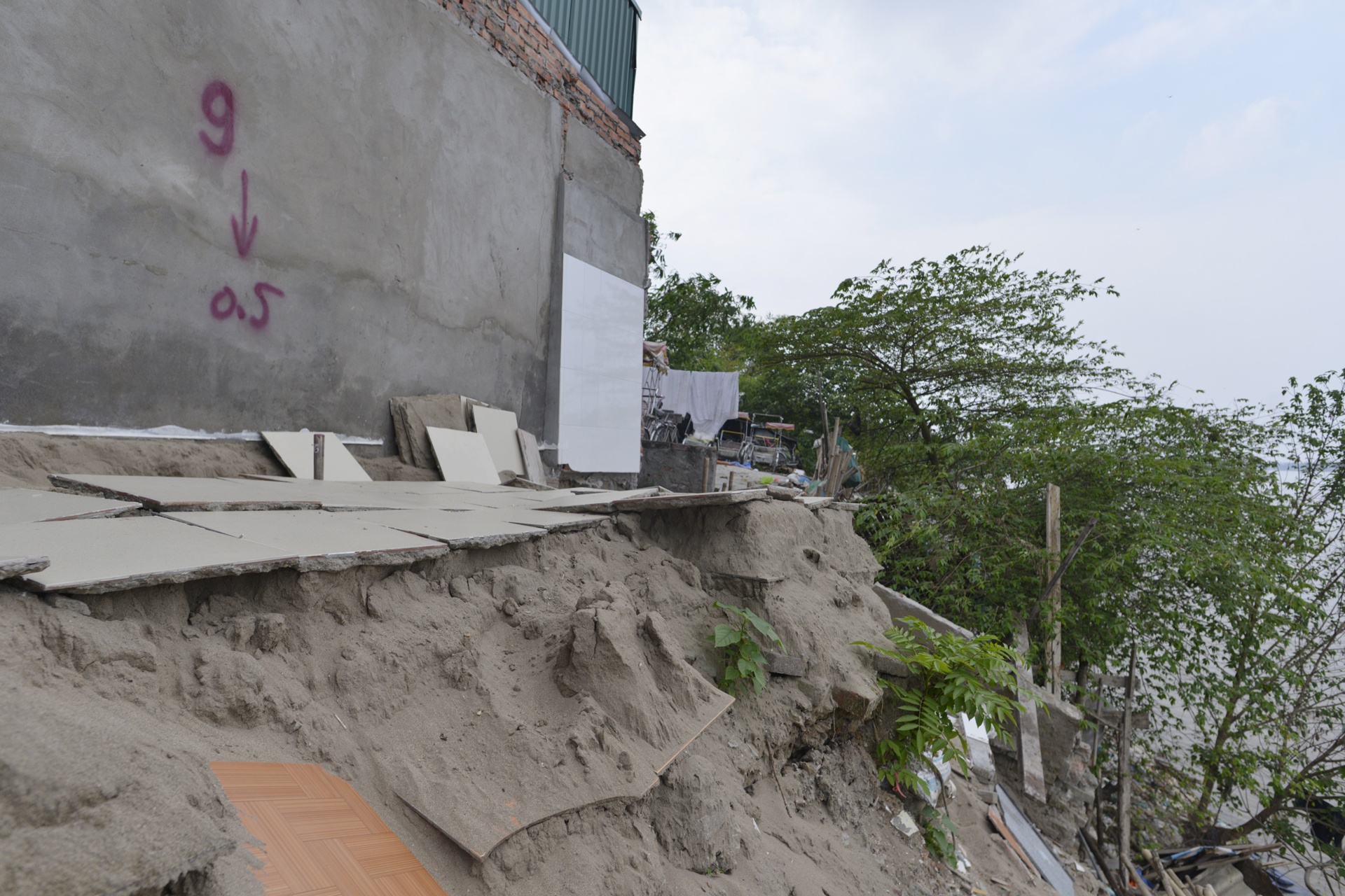 Song lo au trong nhung ngoi nha nut canh song Hong hinh anh