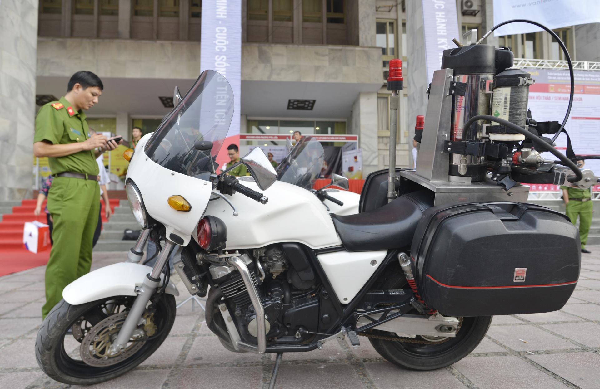 Hang loat thiet bi chua chay hien dai cua Ha Noi anh 6