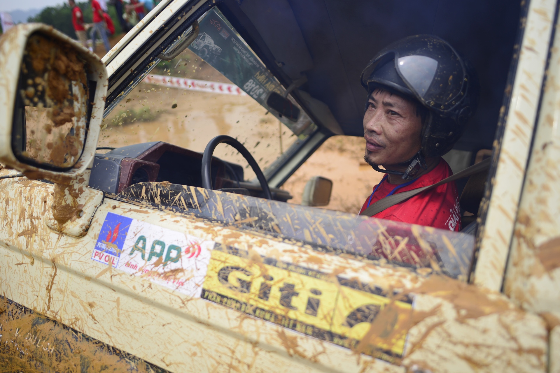 Cac tay dua xe dia hinh Viet leo doc,  vuot dam lay anh 11