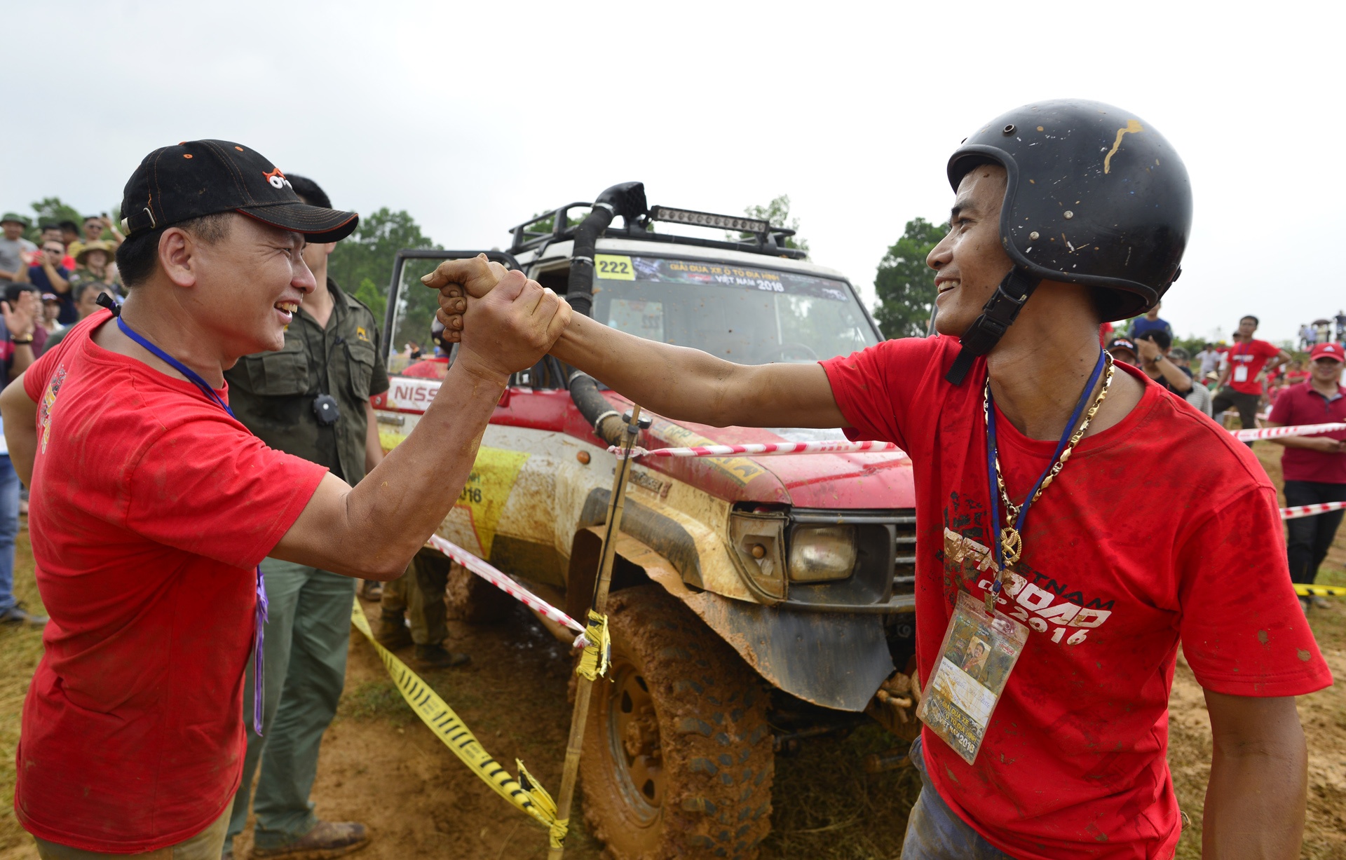 Cac tay dua xe dia hinh Viet leo doc,  vuot dam lay anh 14