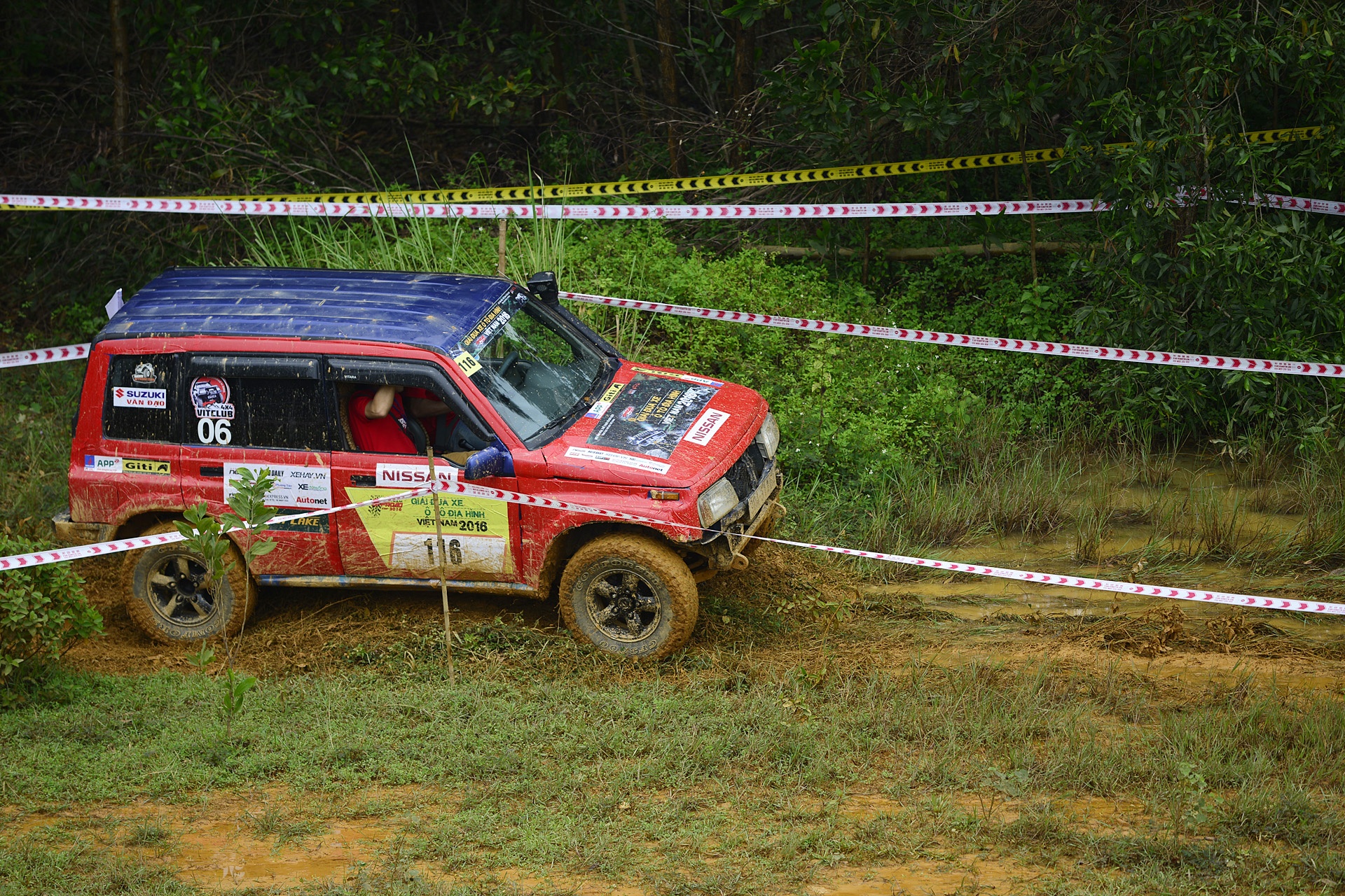 Cac tay dua xe dia hinh Viet leo doc,  vuot dam lay anh 19