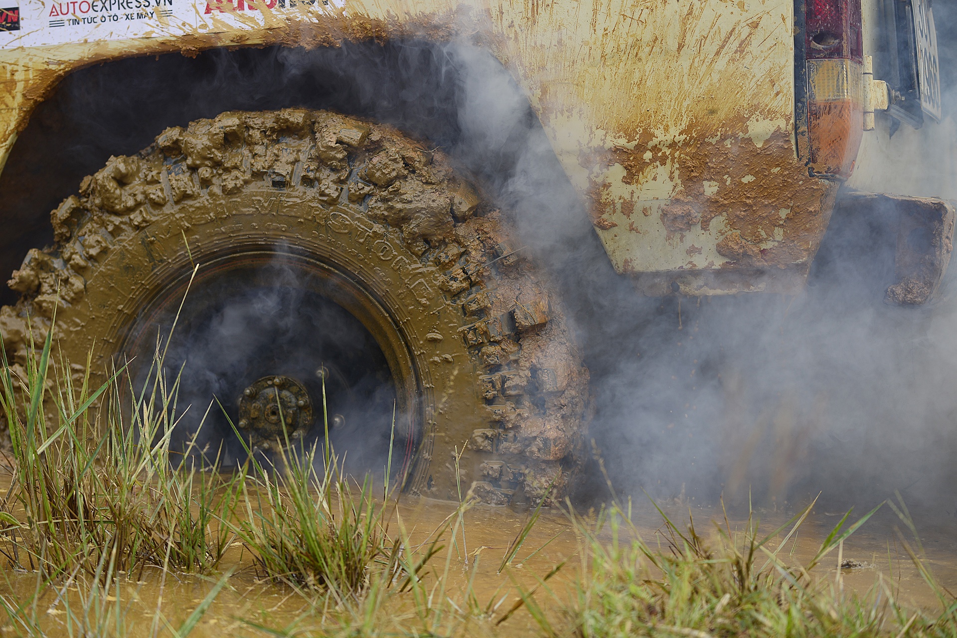 Cac tay dua xe dia hinh Viet leo doc,  vuot dam lay anh 20