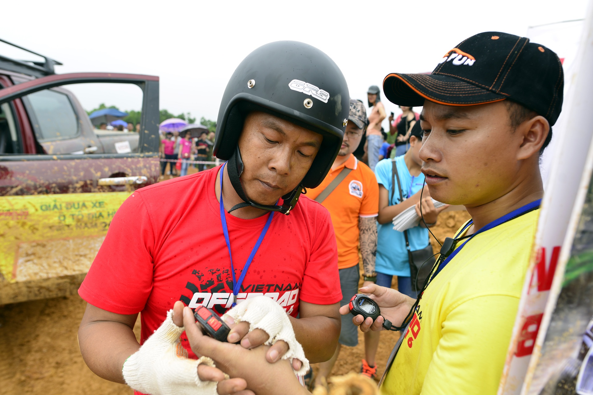 Cac tay dua xe dia hinh Viet leo doc,  vuot dam lay anh 4