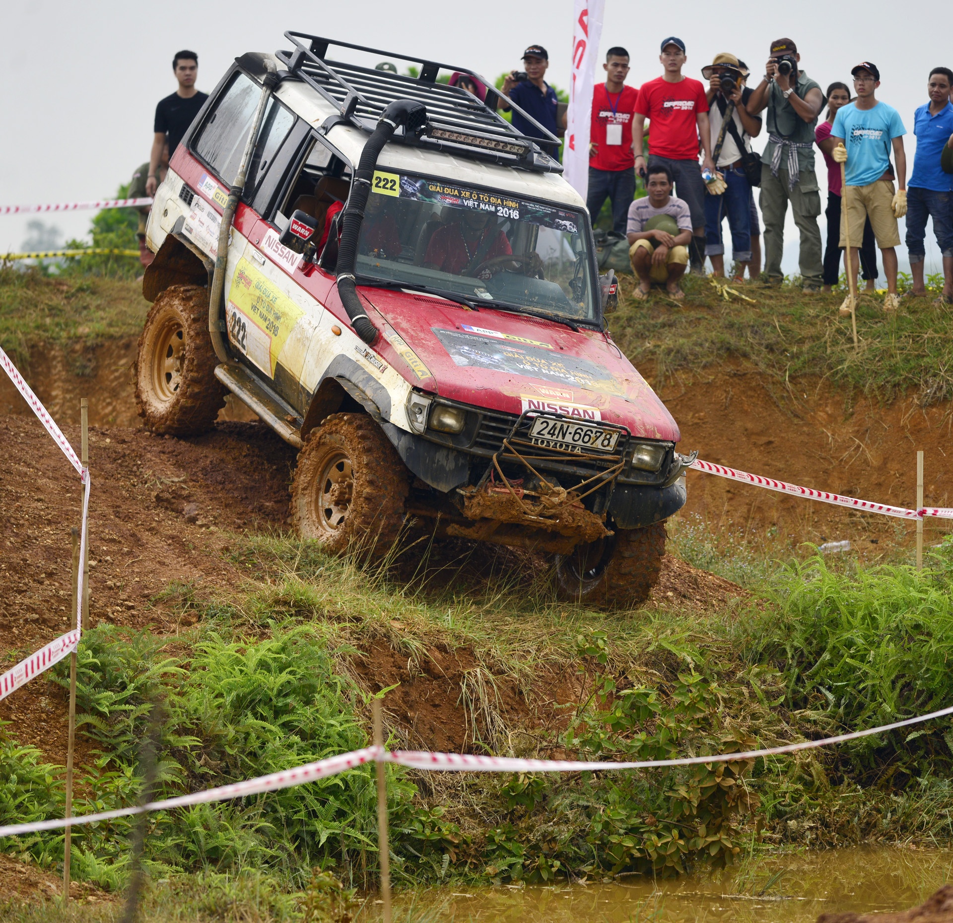 Cac tay dua xe dia hinh Viet leo doc,  vuot dam lay anh 3