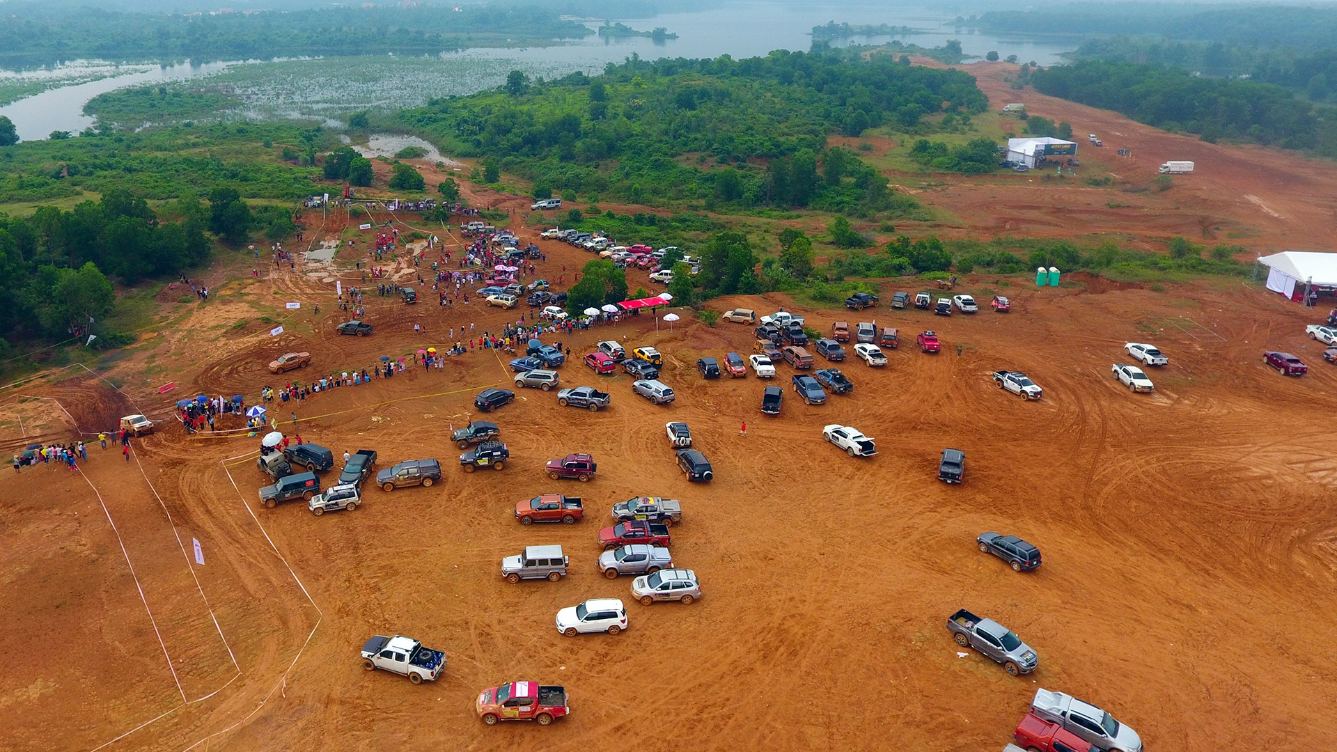 Cac tay dua xe dia hinh Viet leo doc,  vuot dam lay anh 1