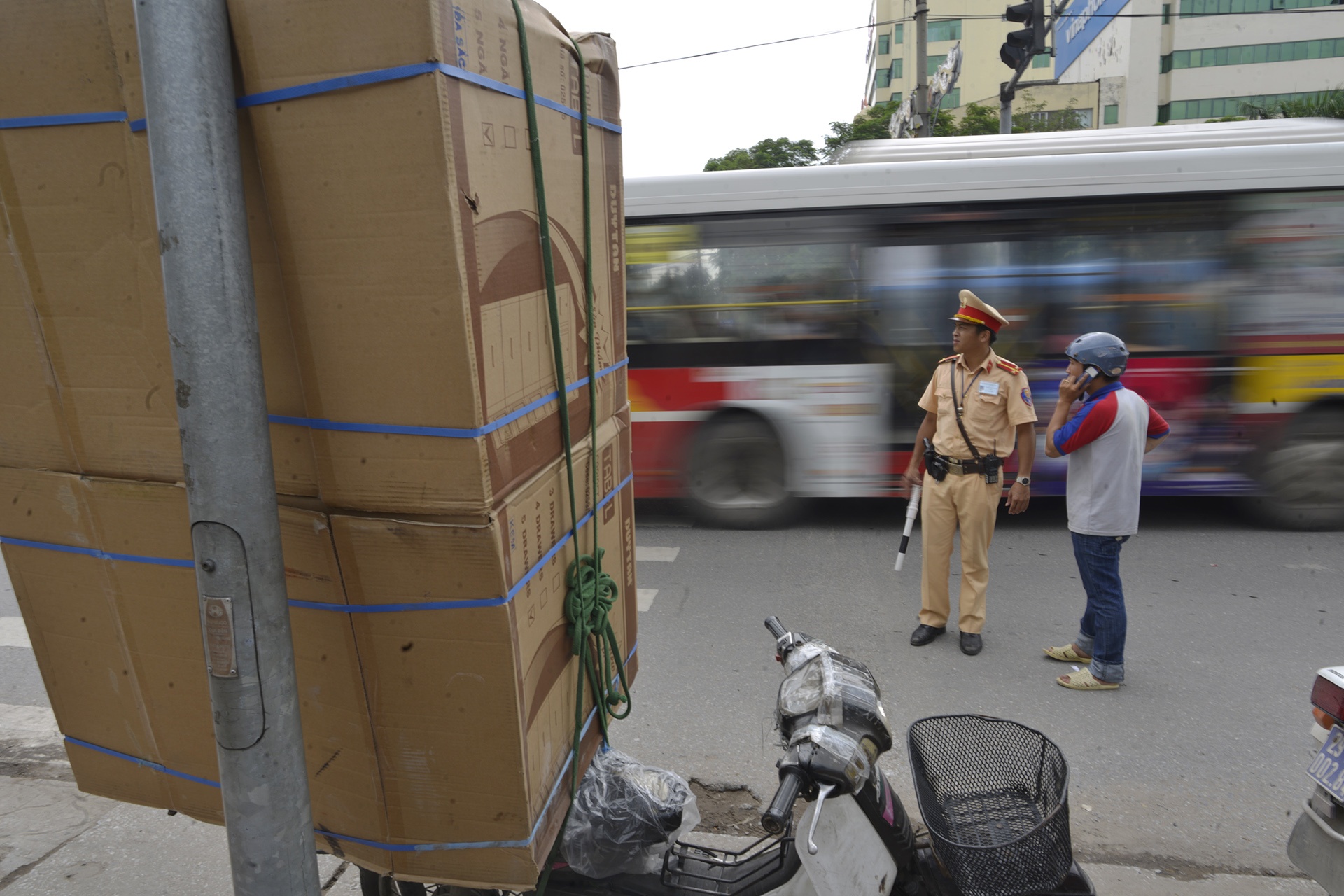 CSGT xu phat xe cho cong kenh anh 2