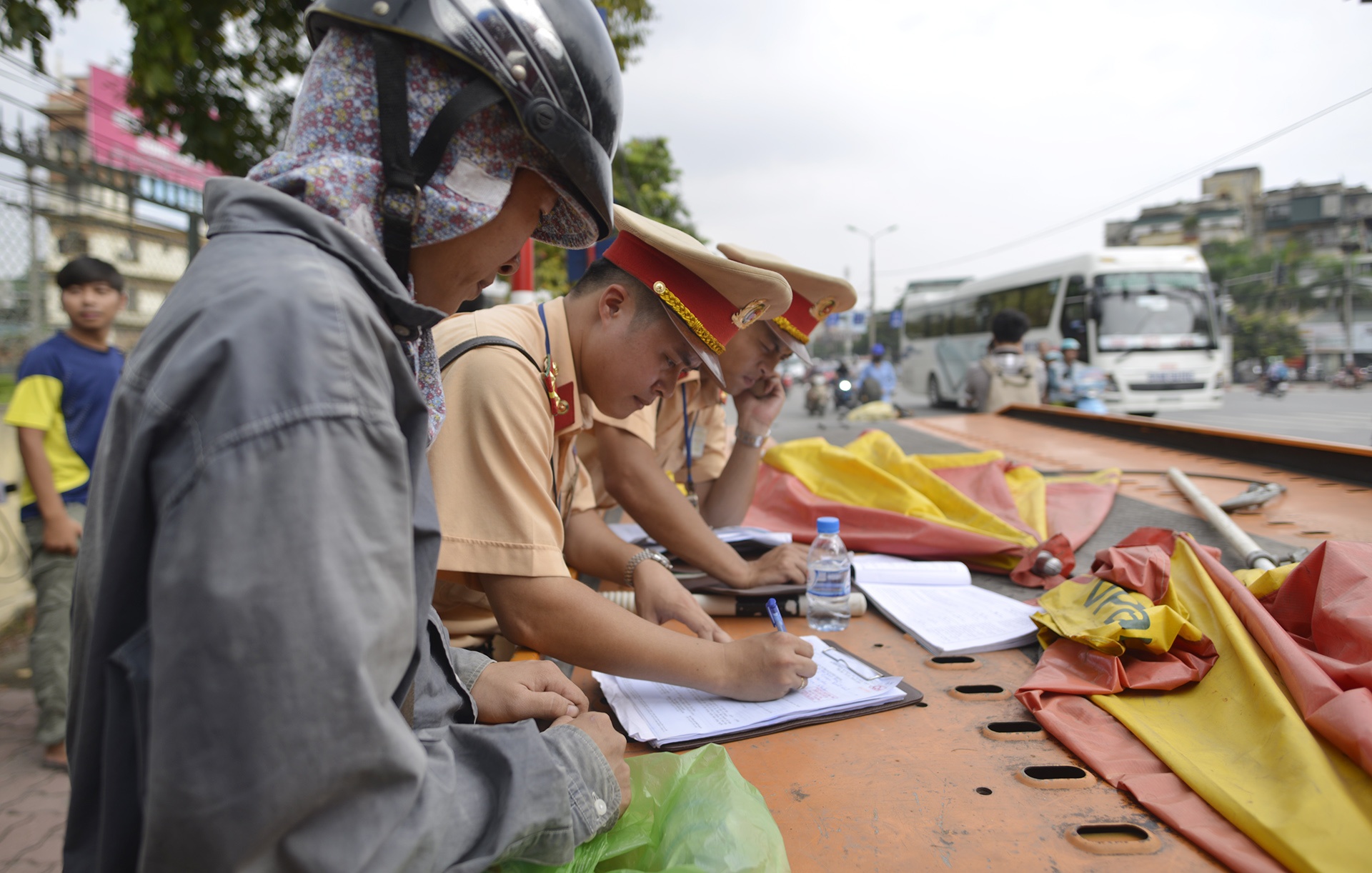 CSGT xu phat xe cho cong kenh anh 8