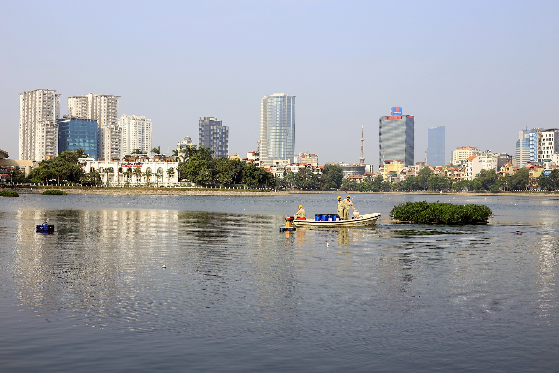 Xu ly nuoc ho bang hoa chat anh 1