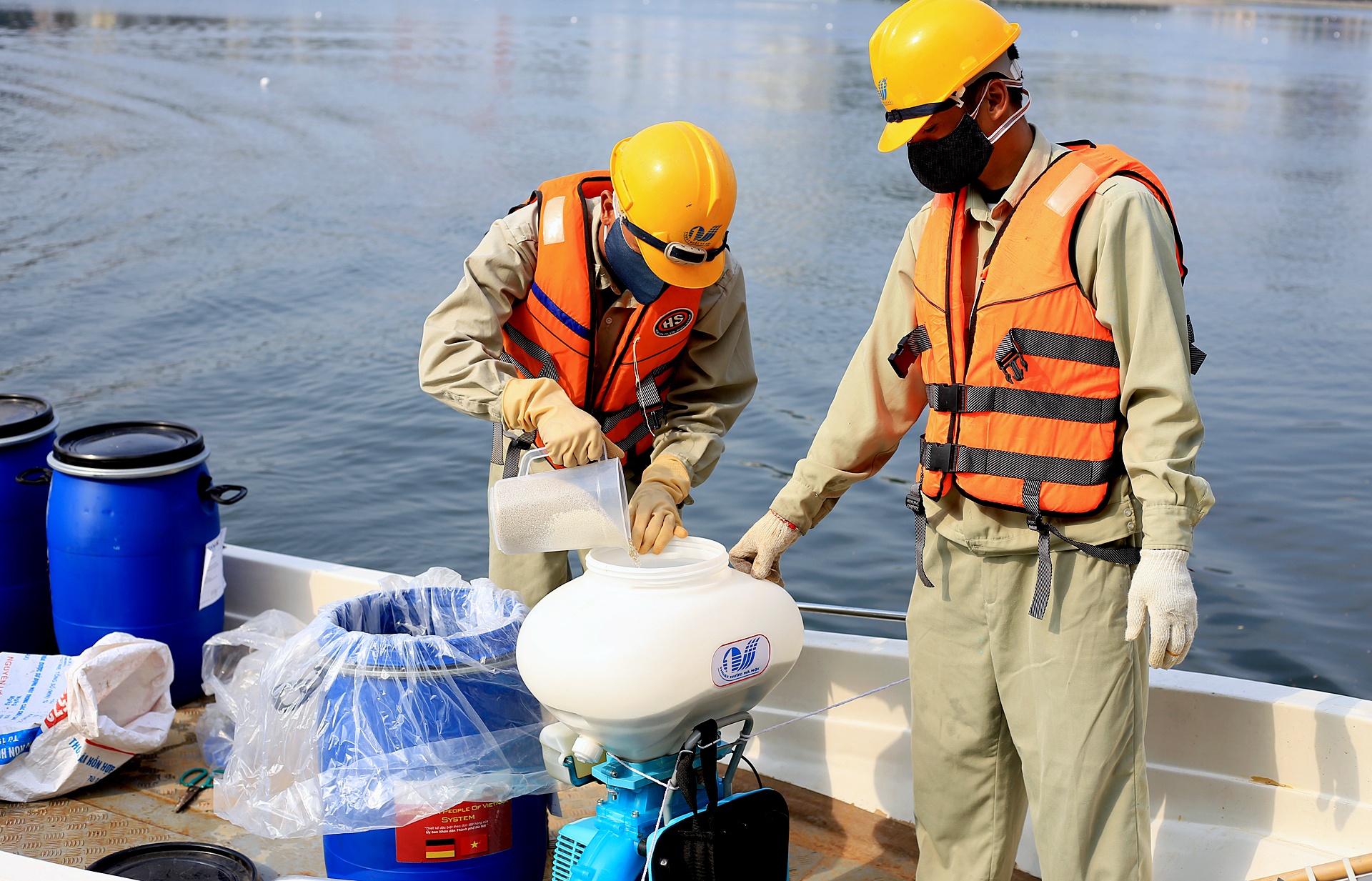 Che pham cua Duc giai cuu ho ban o Ha Noi hinh anh