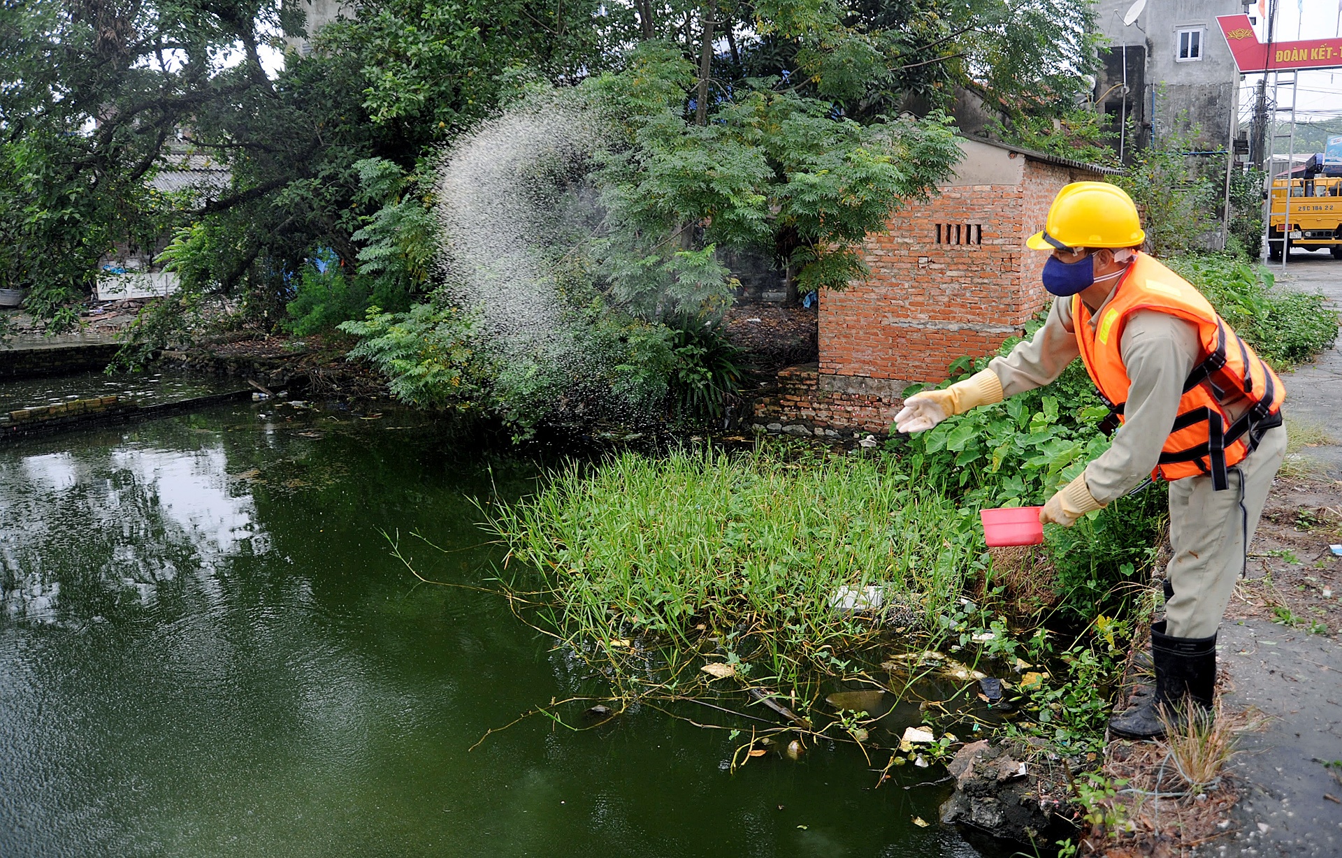 Xu ly nuoc ho bang hoa chat anh 8