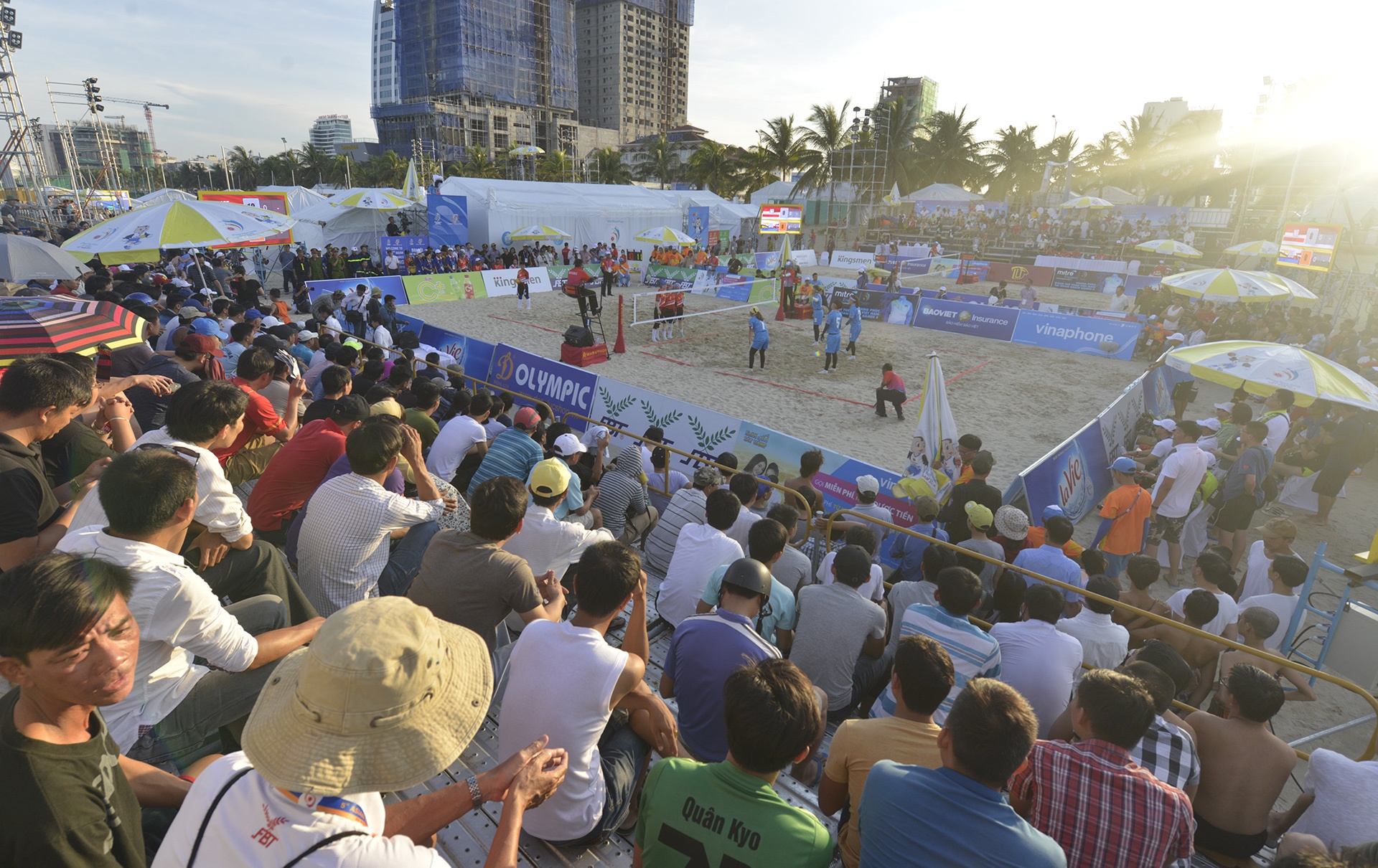 Cau may nu Viet Nam ha Trung Quoc sau 40 phut anh 1